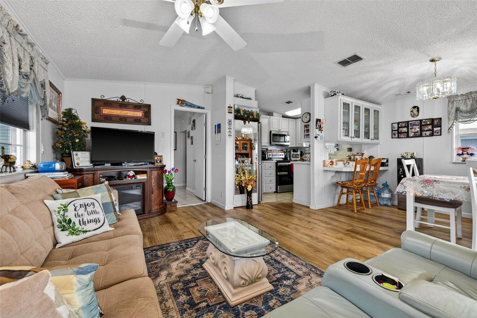 Image 8 of 37 For 35051 Condominium Boulevard