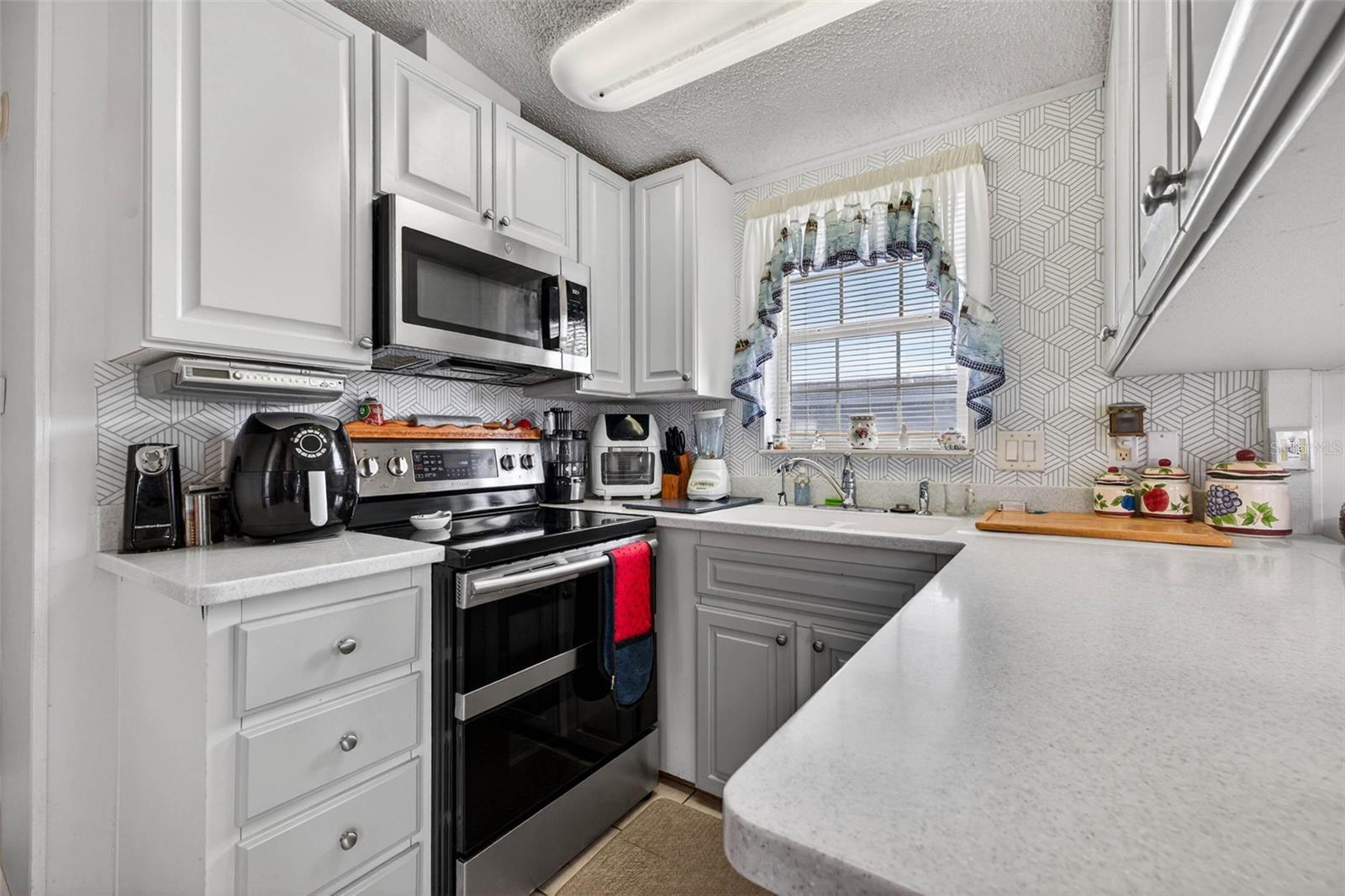 Image 9 of 37 For 35051 Condominium Boulevard