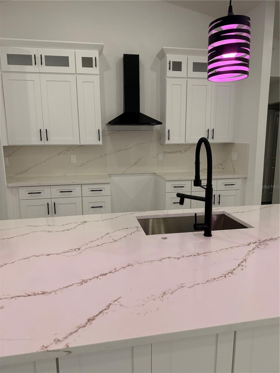 Listing photo id 7 for 6189 Schalekamp Drive