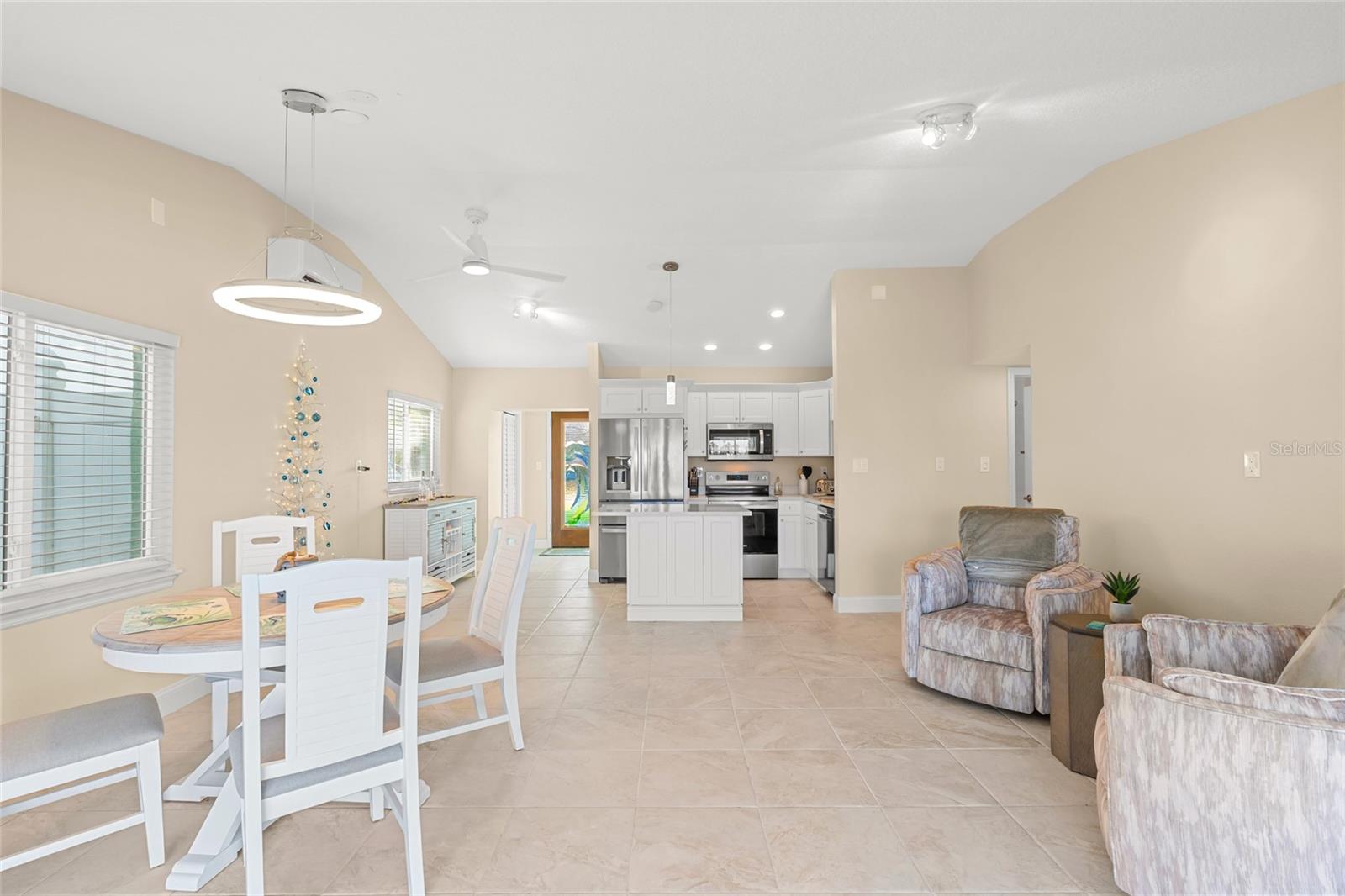 Image 16 of 39 For 14103 Parsley Drive