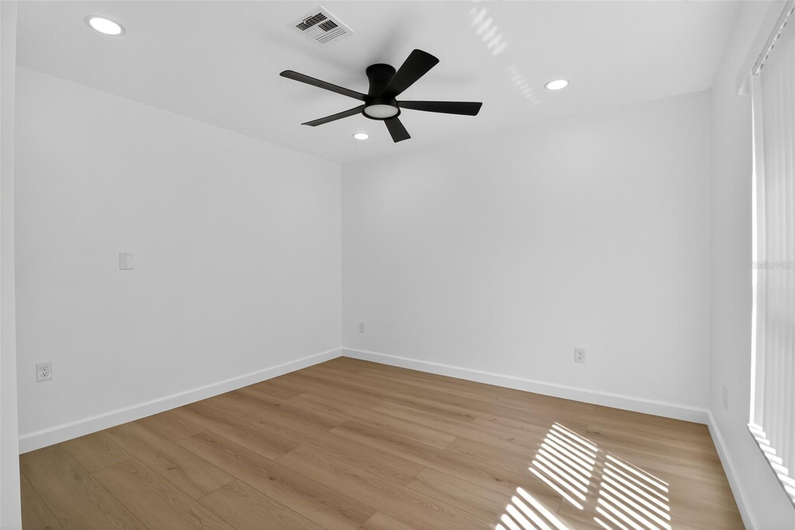 Image 22 of 30 For 4210 Palm Drive