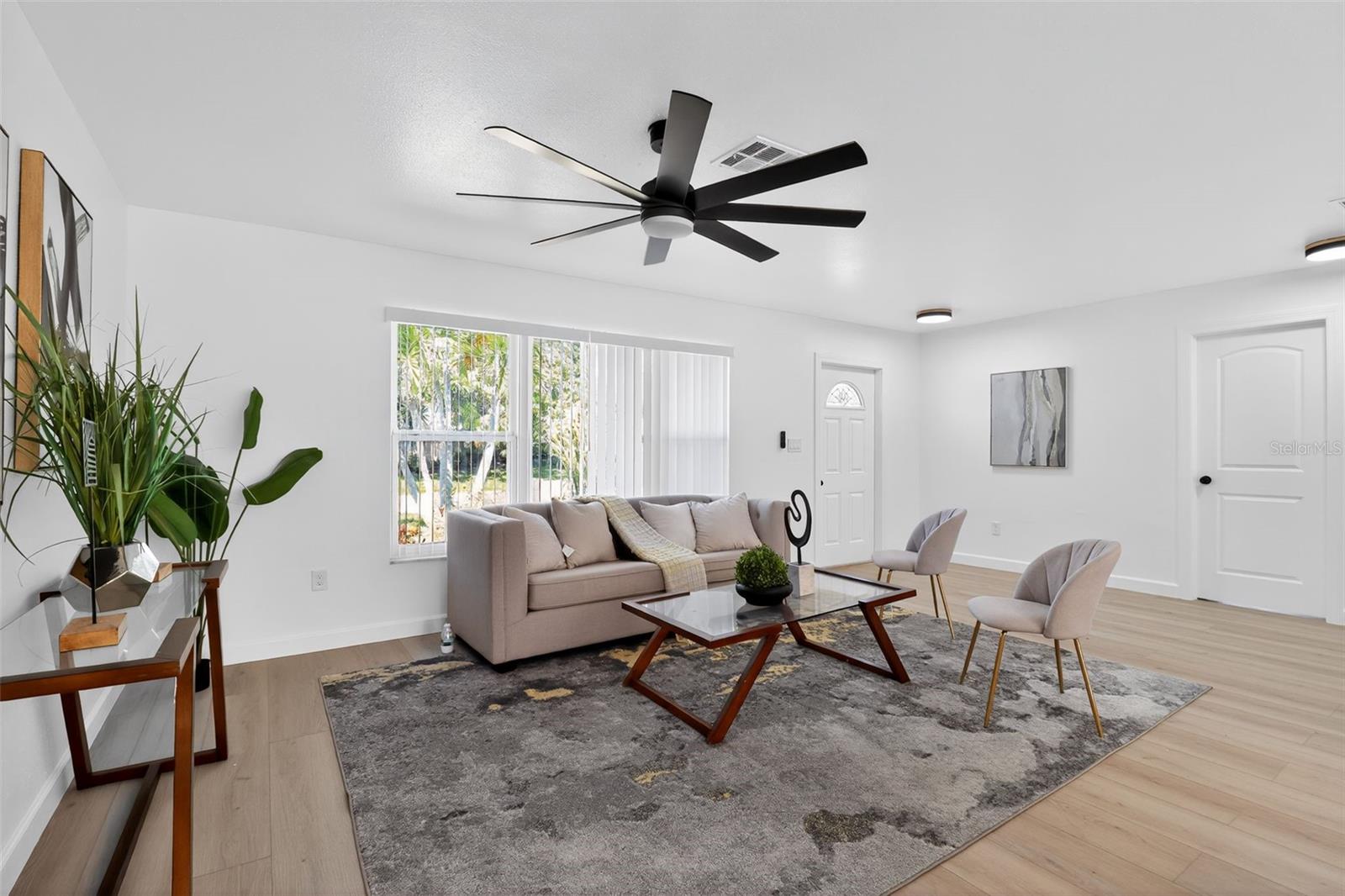 Image 4 of 30 For 4210 Palm Drive