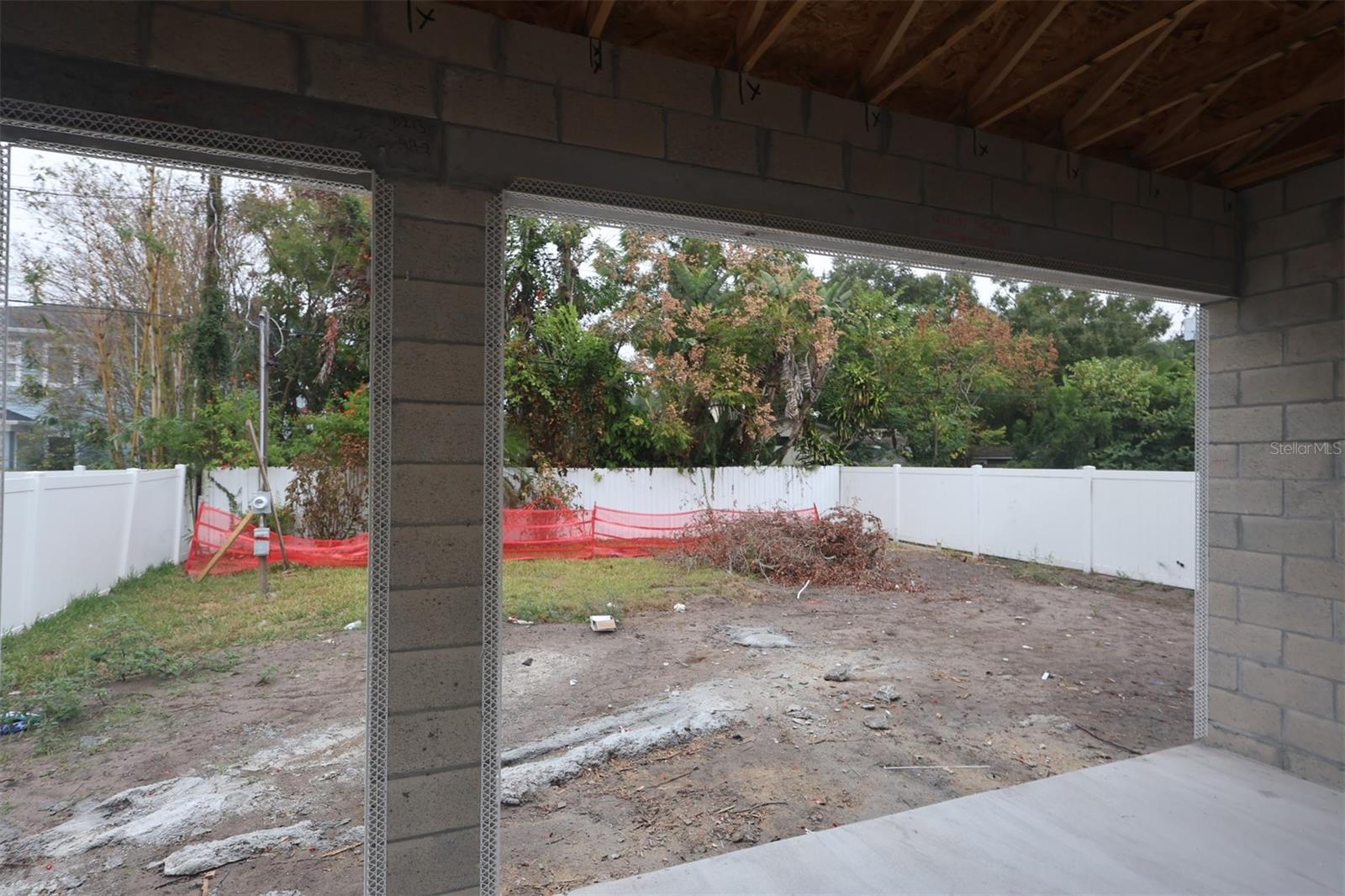 Listing photo id 3 for 3711 De Leon Street