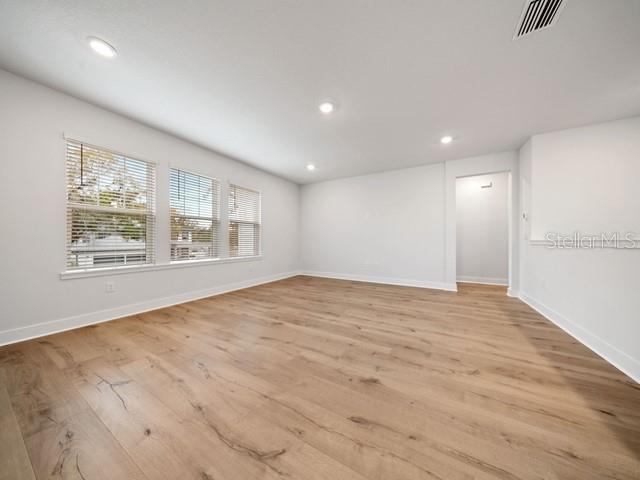 Listing photo id 6 for 3711 De Leon Street