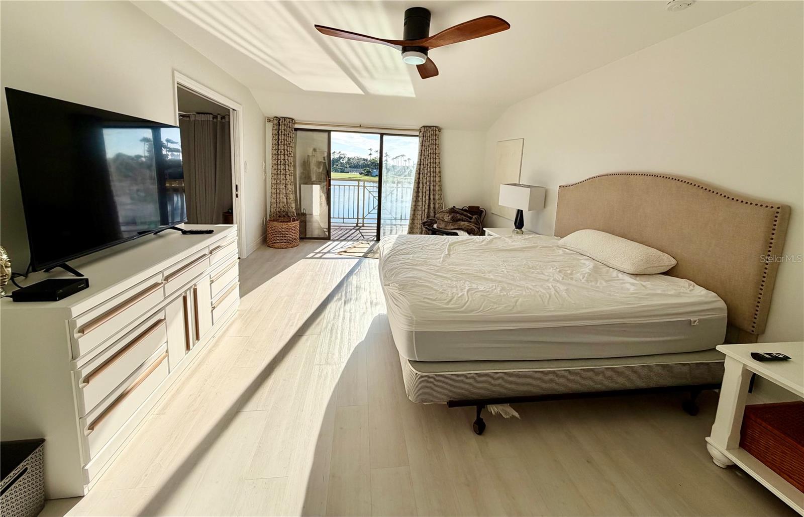 Listing photo id 12 for 29230 Bay Hollow Drive 3282