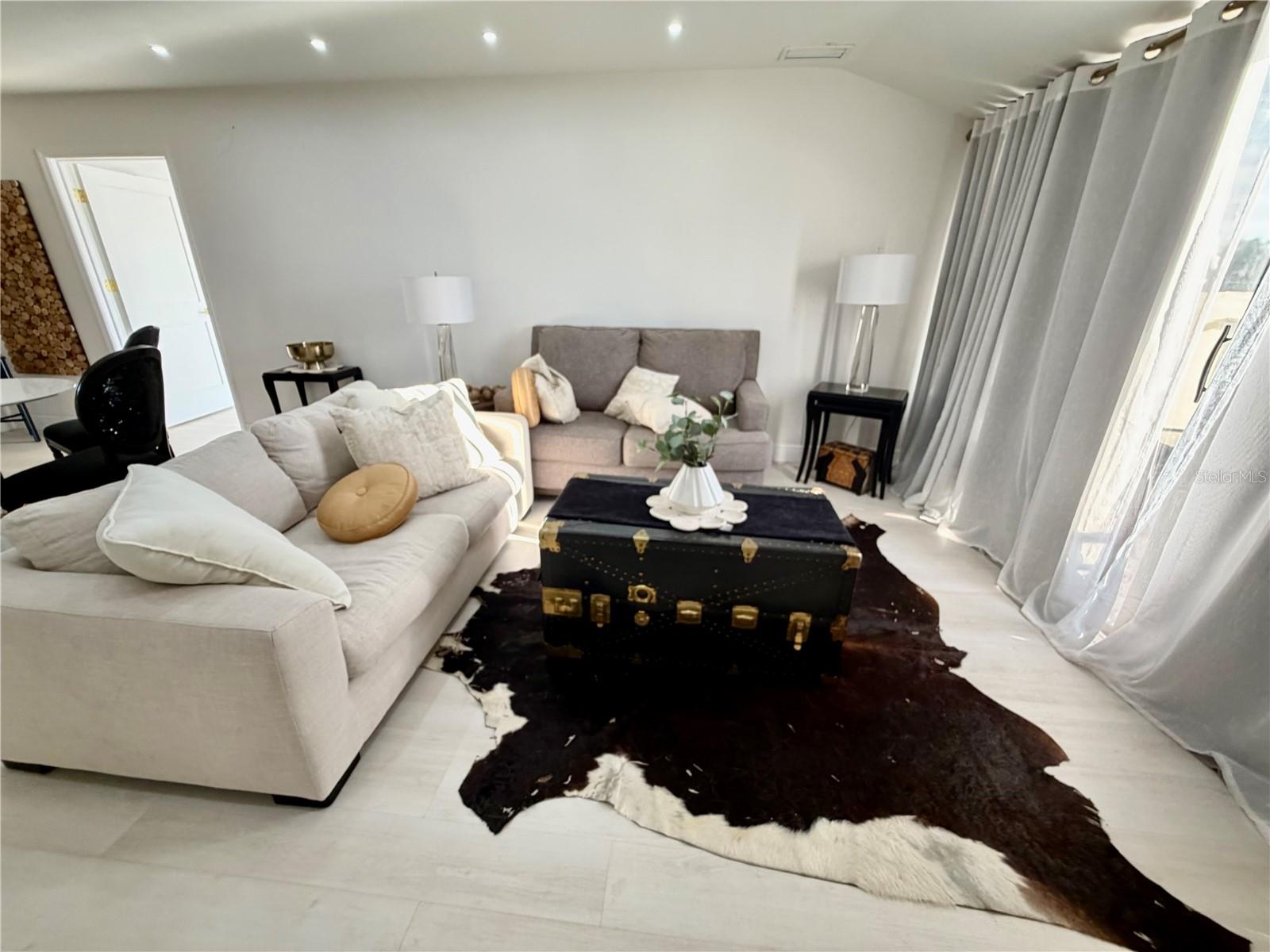 Listing photo id 2 for 29230 Bay Hollow Drive 3282