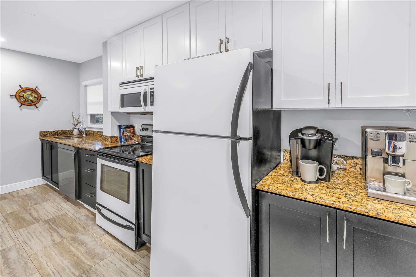 Image 10 of 27 For 224 6th Avenue N 7