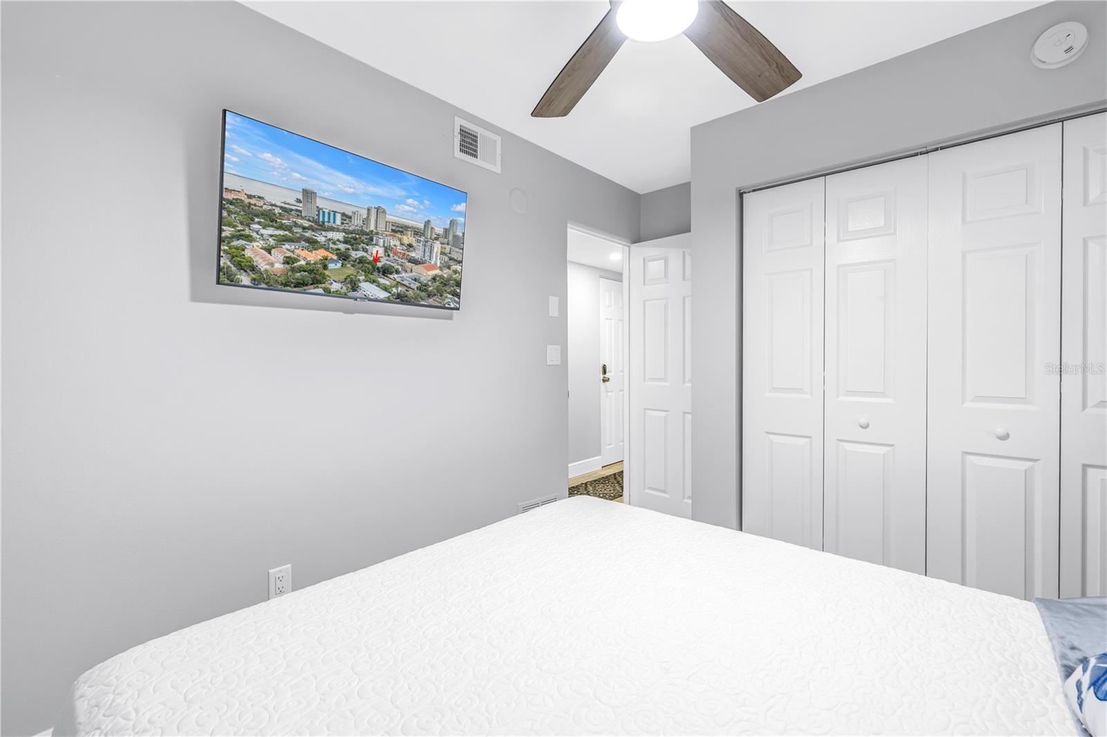 Image 13 of 27 For 224 6th Avenue N 7