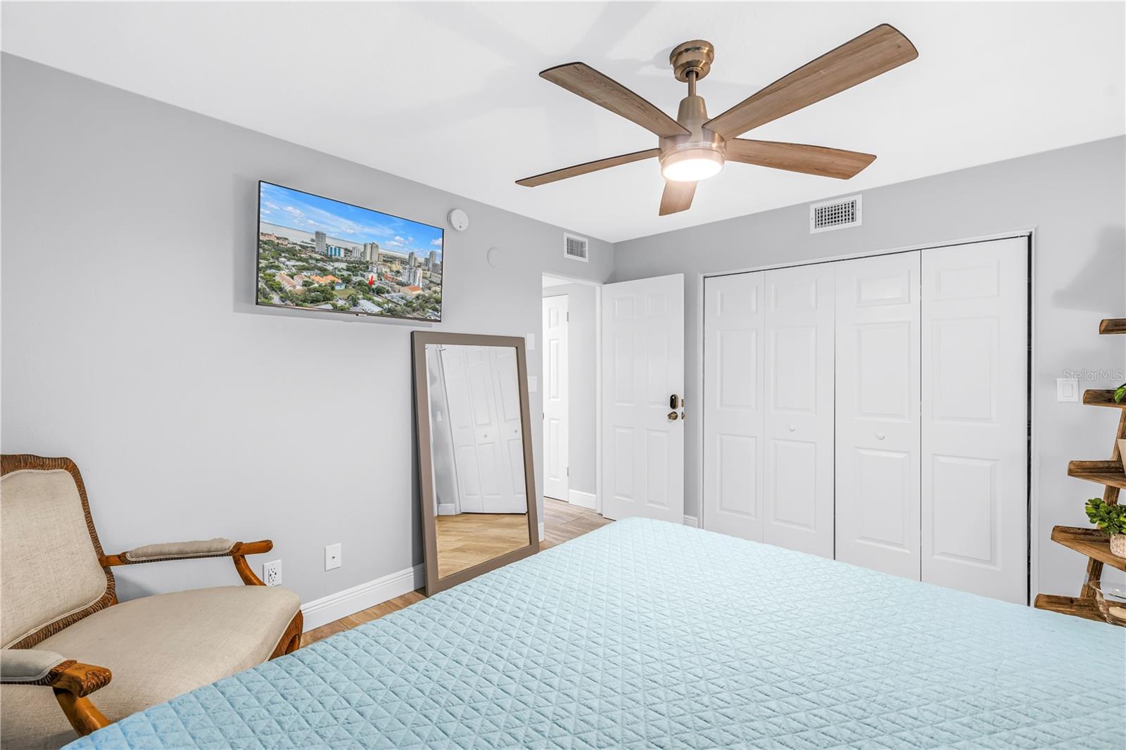 Image 15 of 27 For 224 6th Avenue N 7