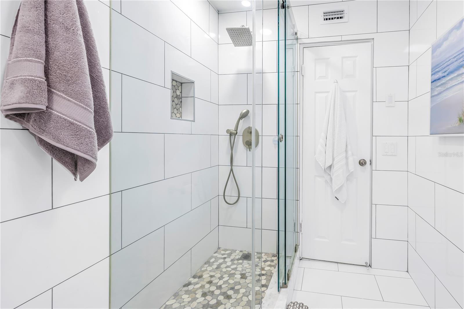 Image 18 of 27 For 224 6th Avenue N 7