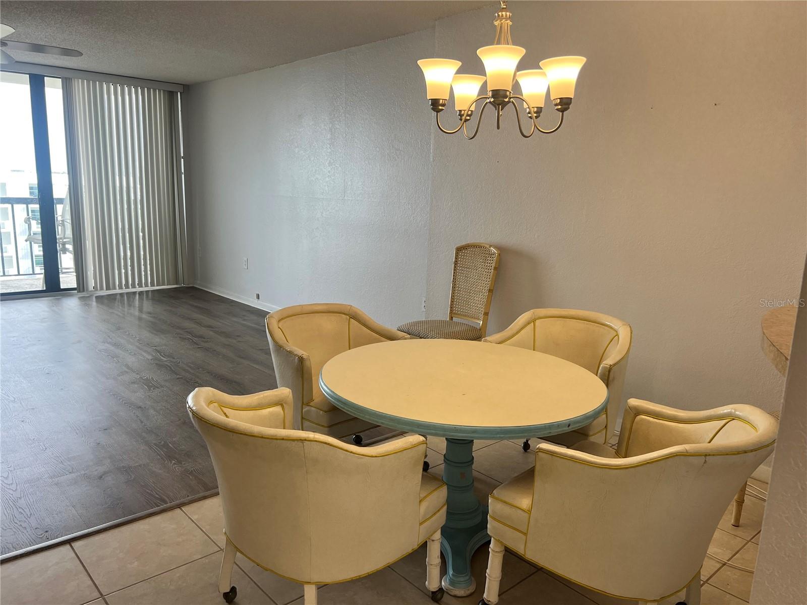 Image 6 of 12 For 400 Island Way 608