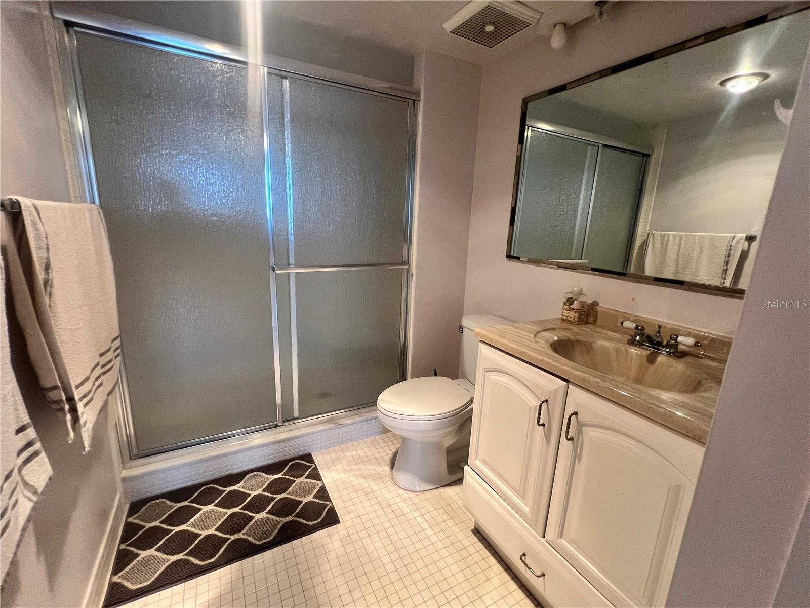 Image 7 of 12 For 400 Island Way 608