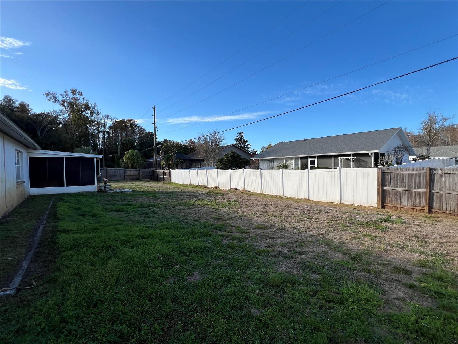 Image 5 of 60 For 8519 Gum Tree Avenue