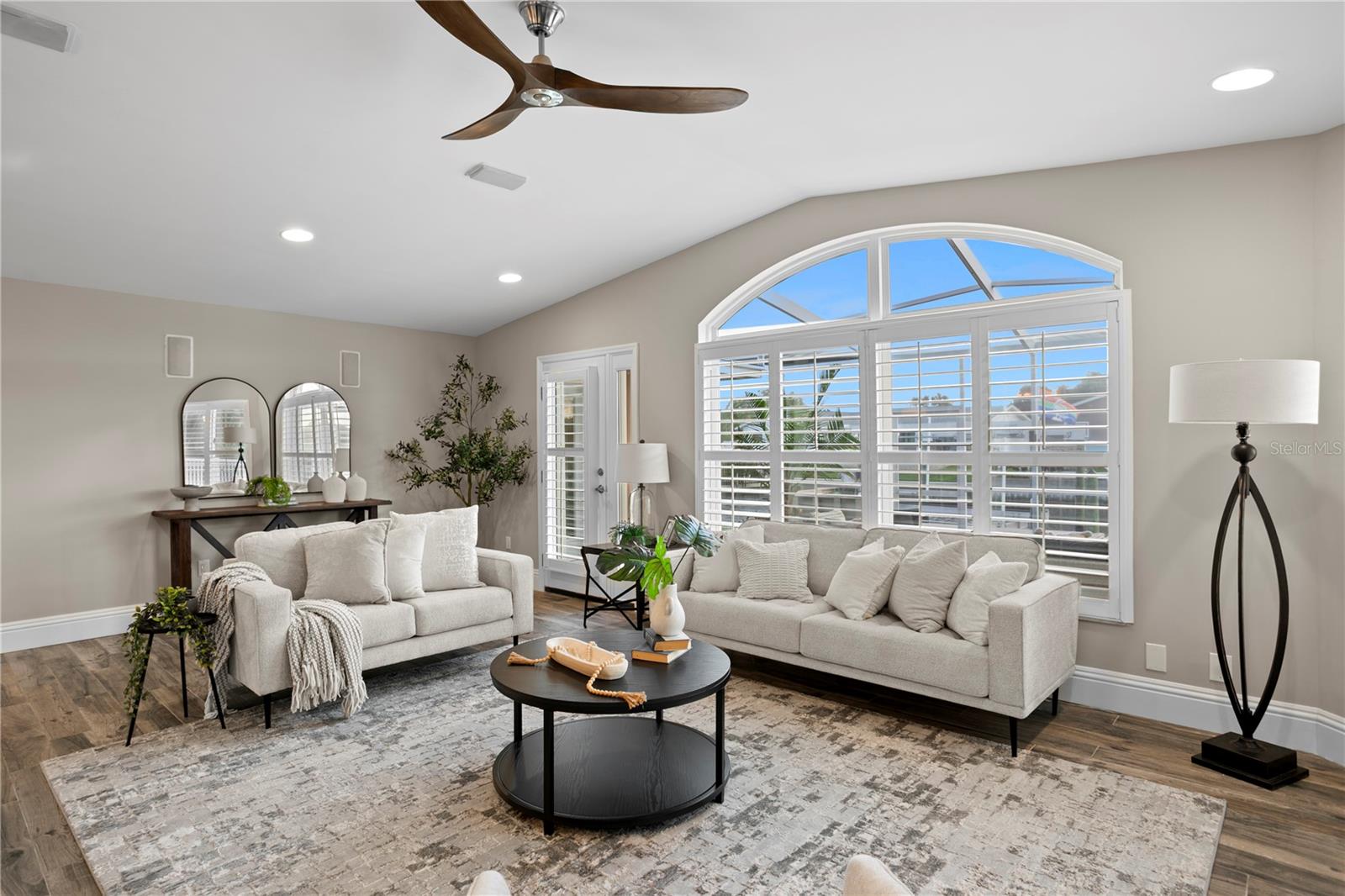 Image 14 of 92 For 1320 52nd Avenue Ne