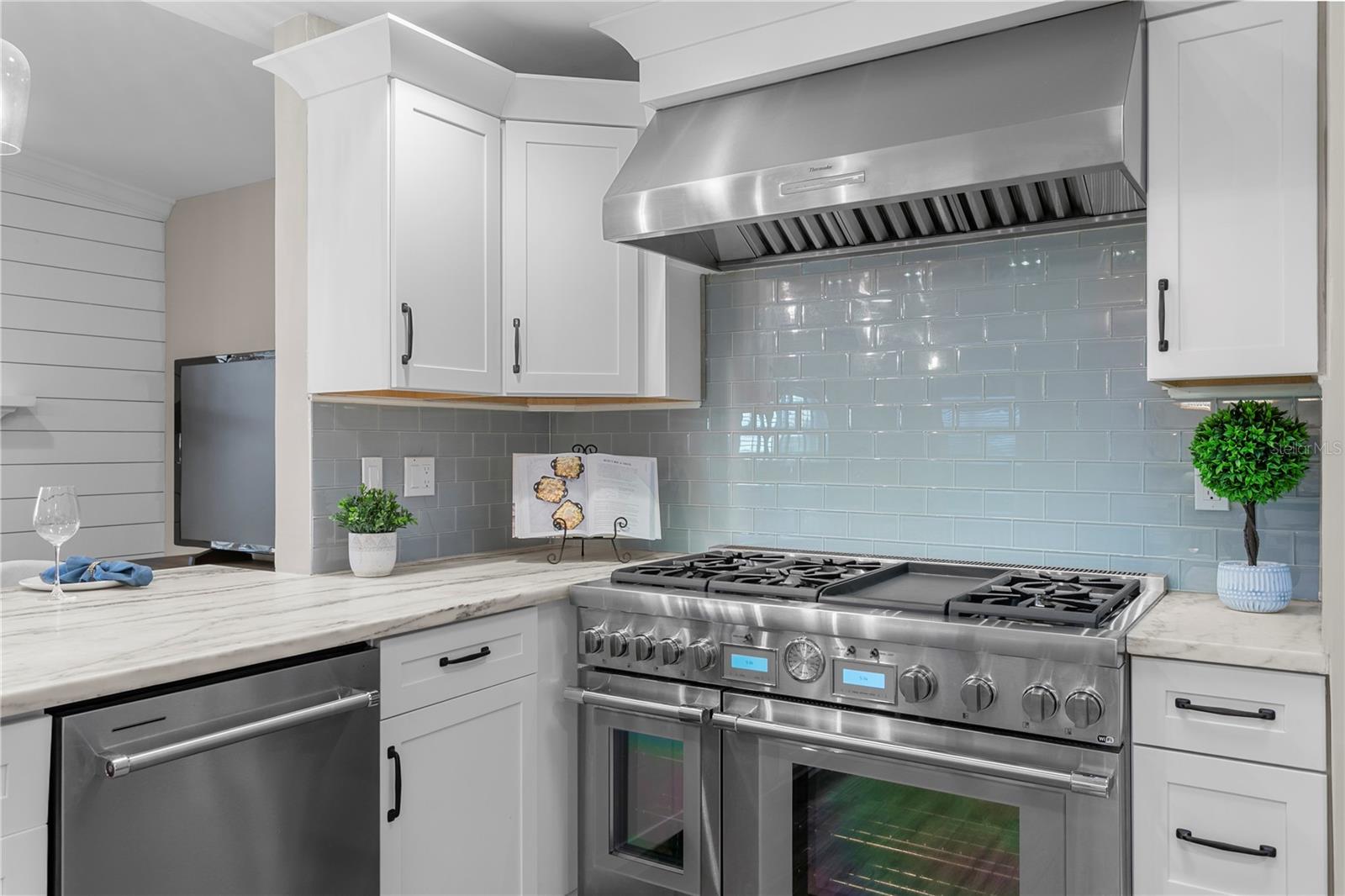 Image 22 of 92 For 1320 52nd Avenue Ne