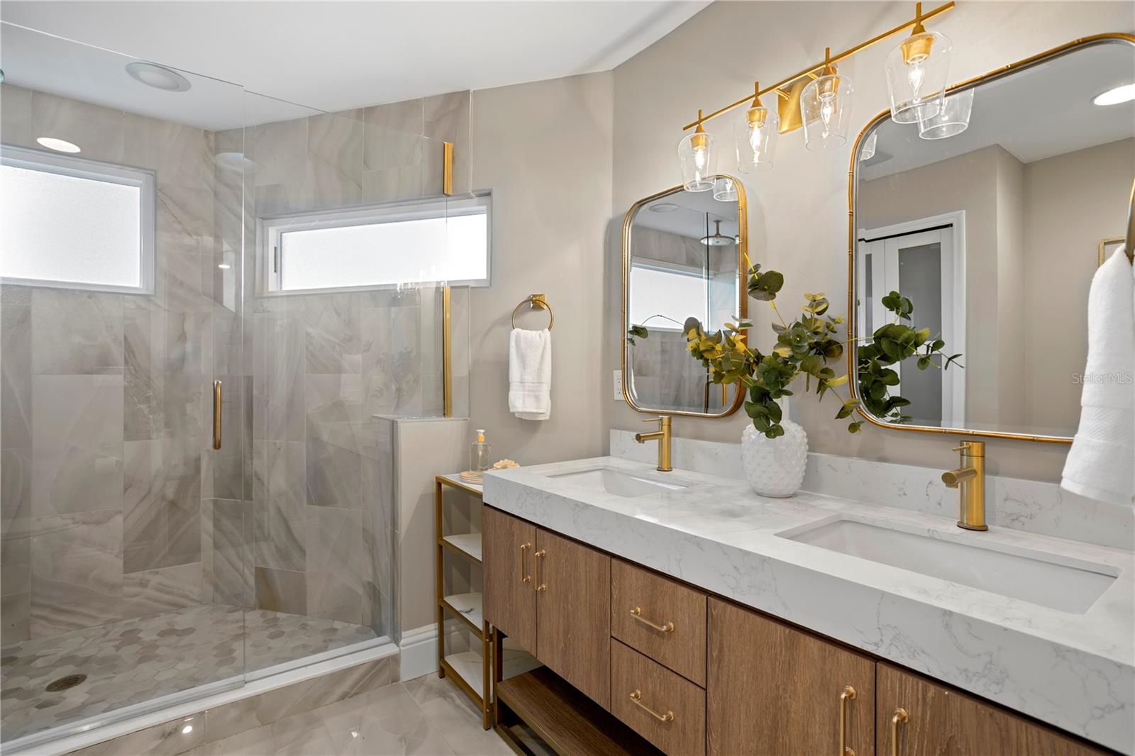 Image 28 of 92 For 1320 52nd Avenue Ne