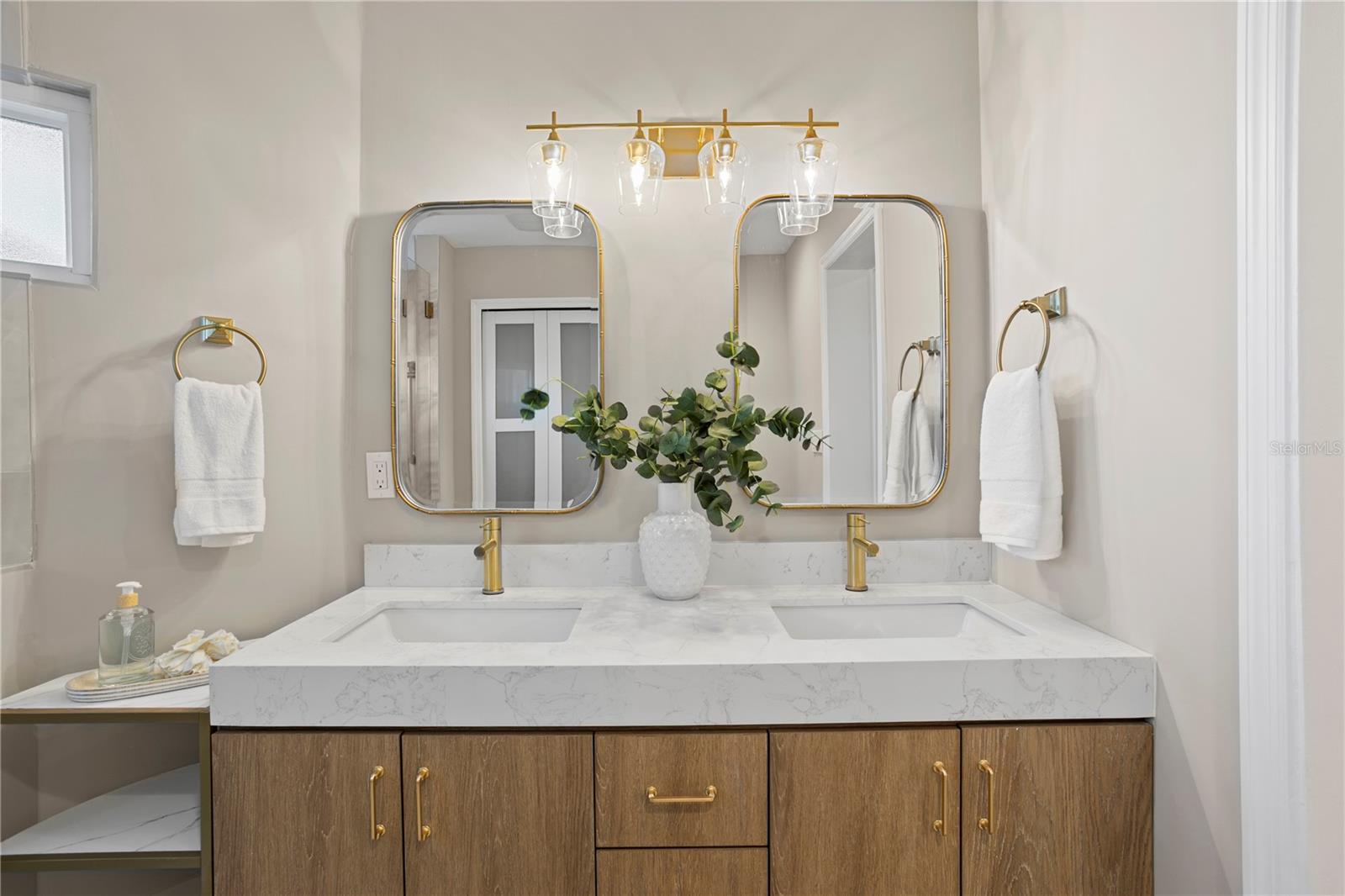 Image 29 of 92 For 1320 52nd Avenue Ne