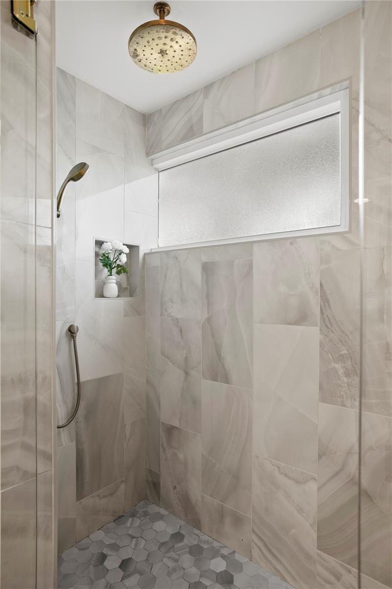 Image 30 of 92 For 1320 52nd Avenue Ne