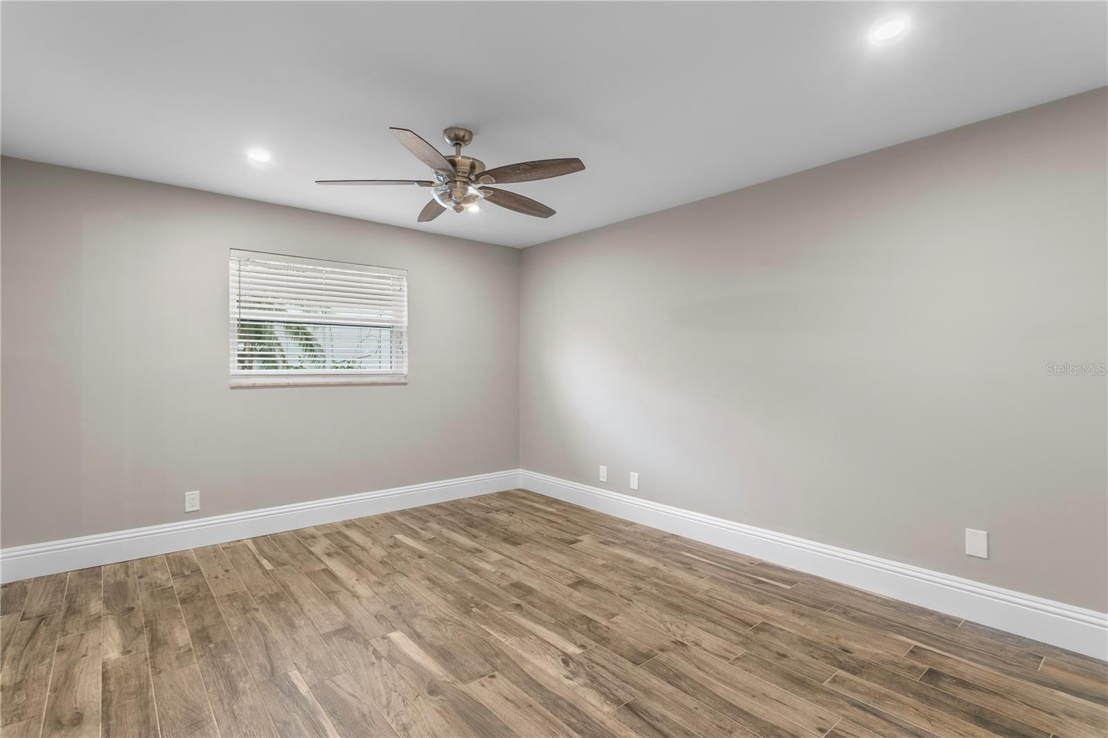 Image 31 of 92 For 1320 52nd Avenue Ne