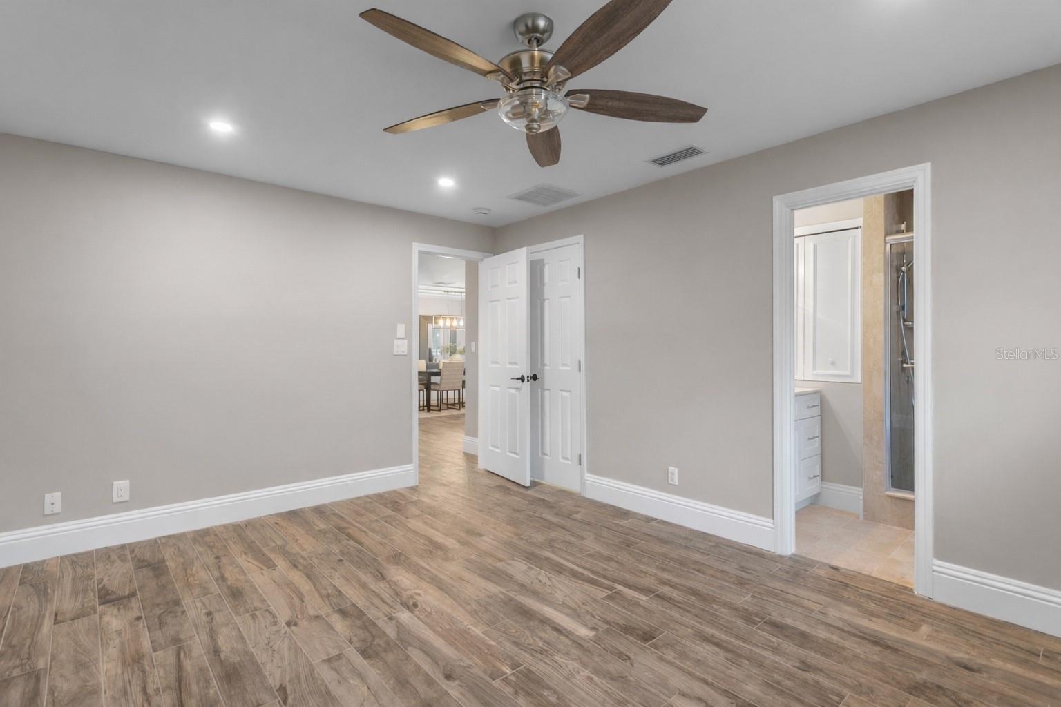 Image 32 of 92 For 1320 52nd Avenue Ne