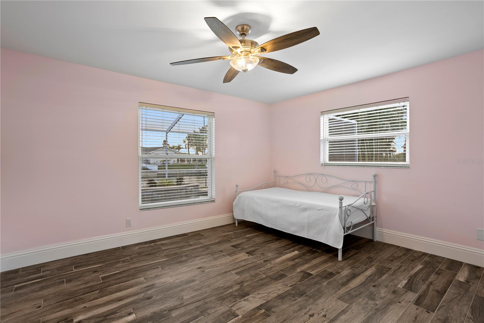 Image 37 of 92 For 1320 52nd Avenue Ne