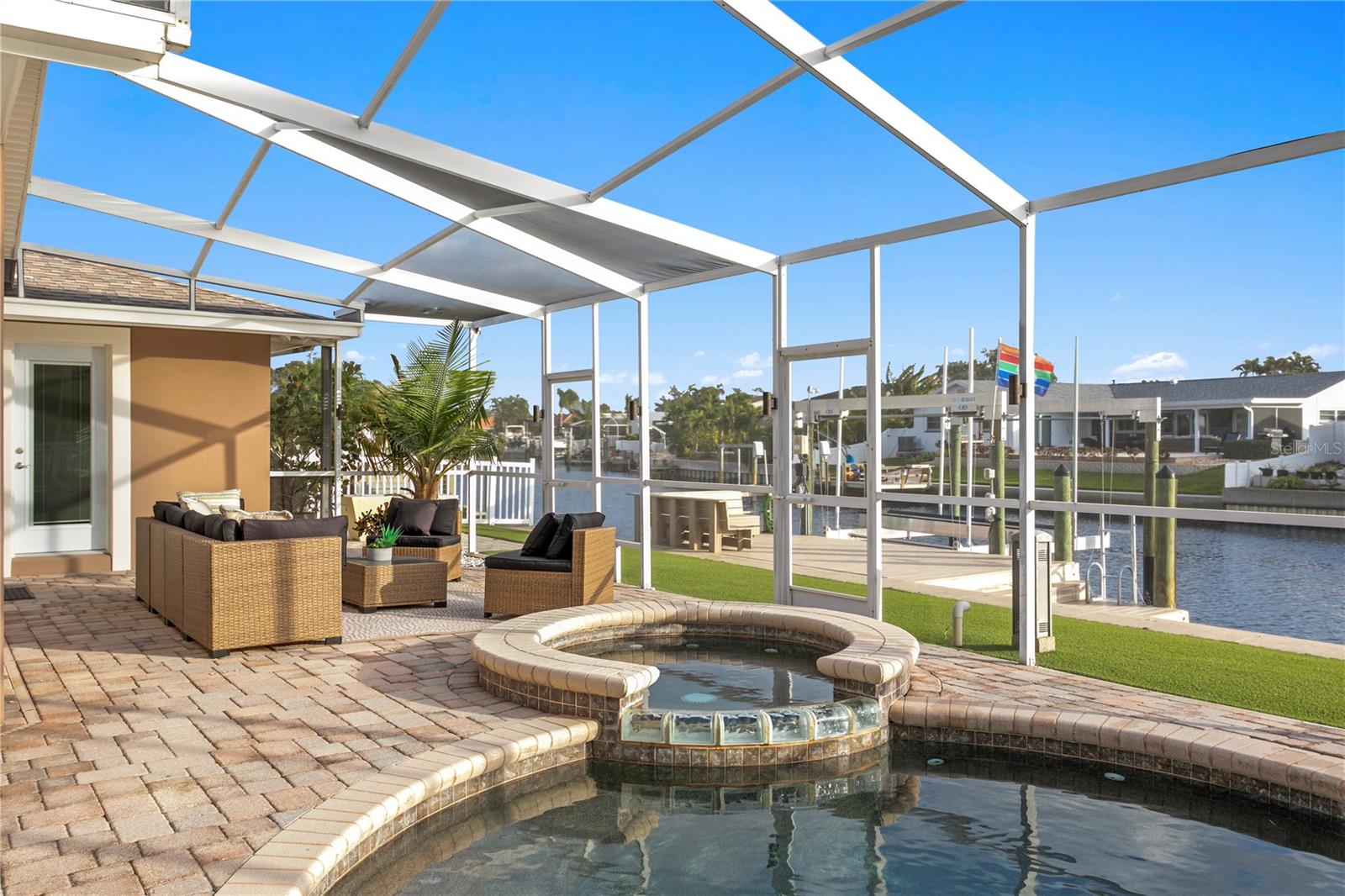 Image 43 of 92 For 1320 52nd Avenue Ne