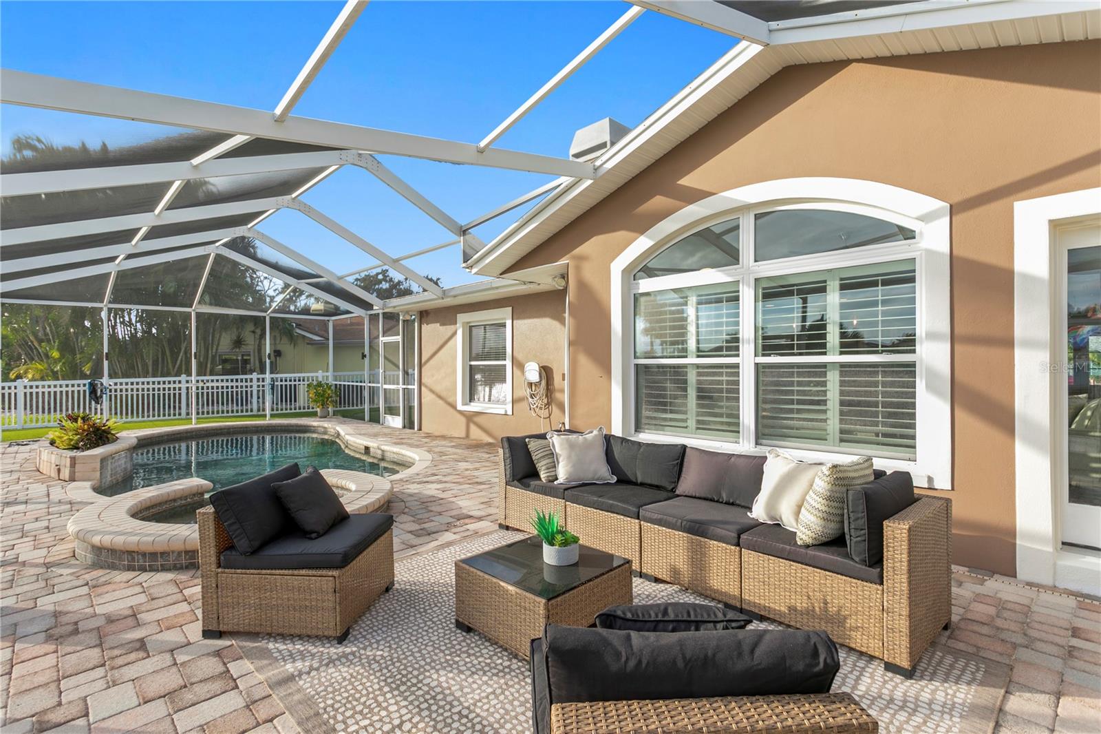 Image 45 of 92 For 1320 52nd Avenue Ne