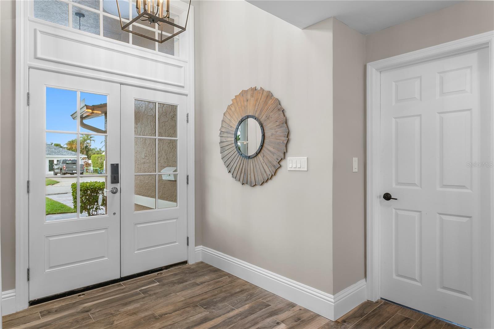 Image 5 of 92 For 1320 52nd Avenue Ne