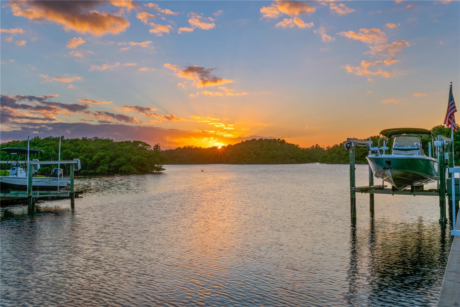 Image 57 of 92 For 1320 52nd Avenue Ne