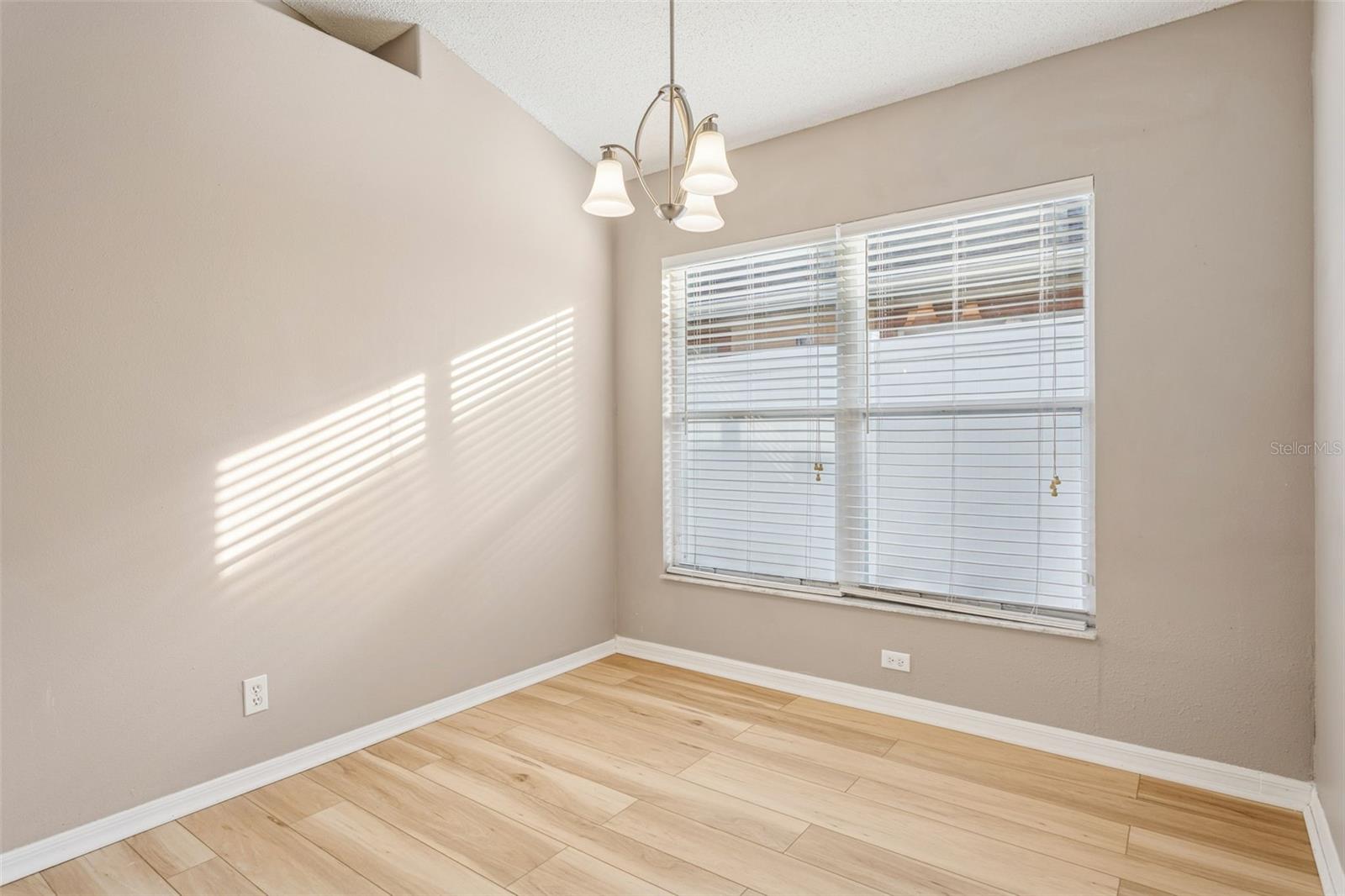 Listing photo id 8 for 29233 Birds Eye Drive