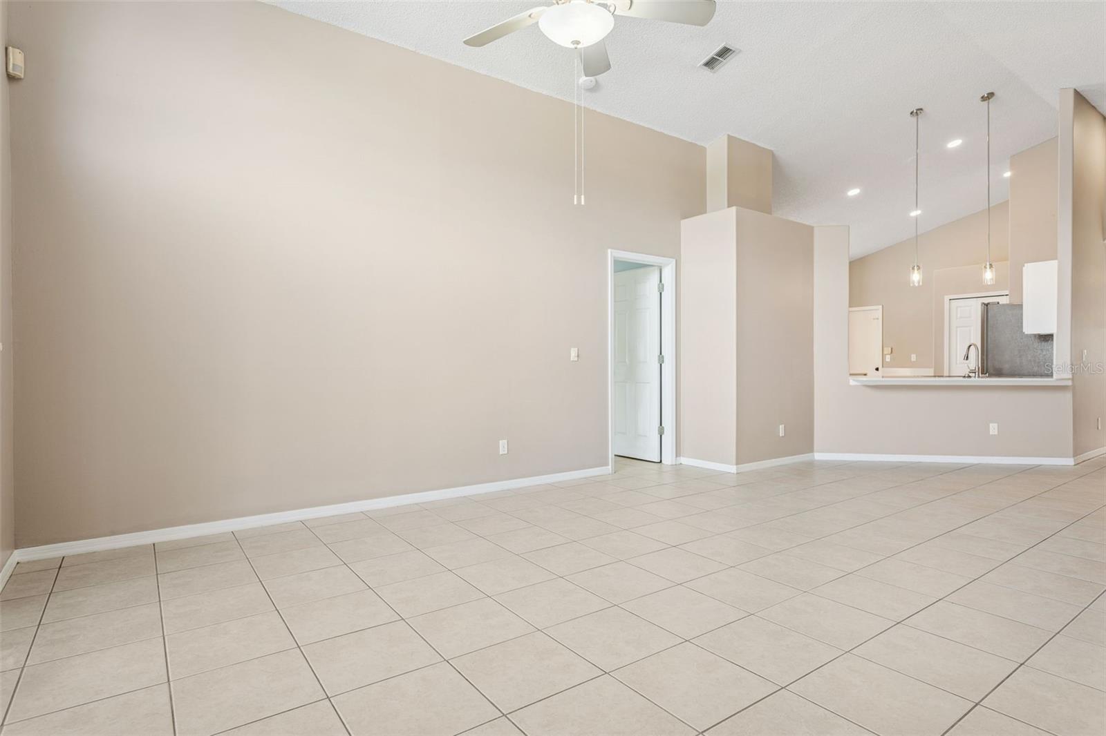 Listing photo id 11 for 29233 Birds Eye Drive