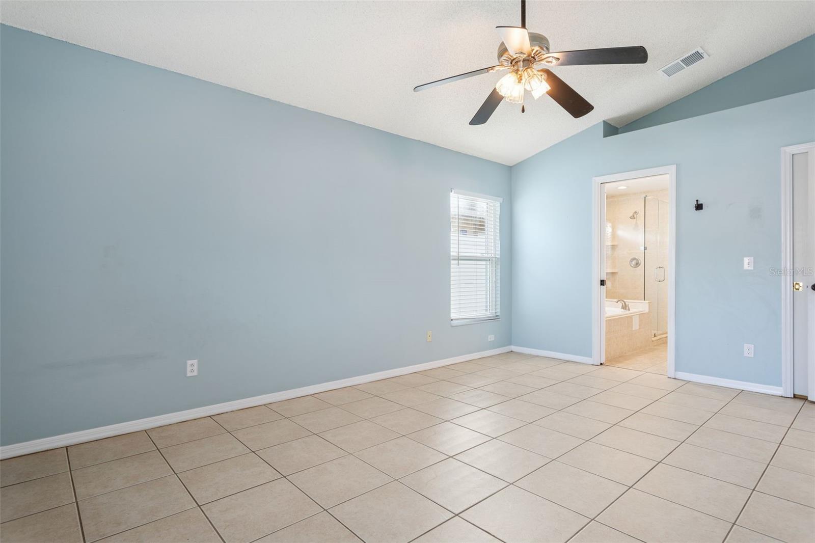 Listing photo id 16 for 29233 Birds Eye Drive