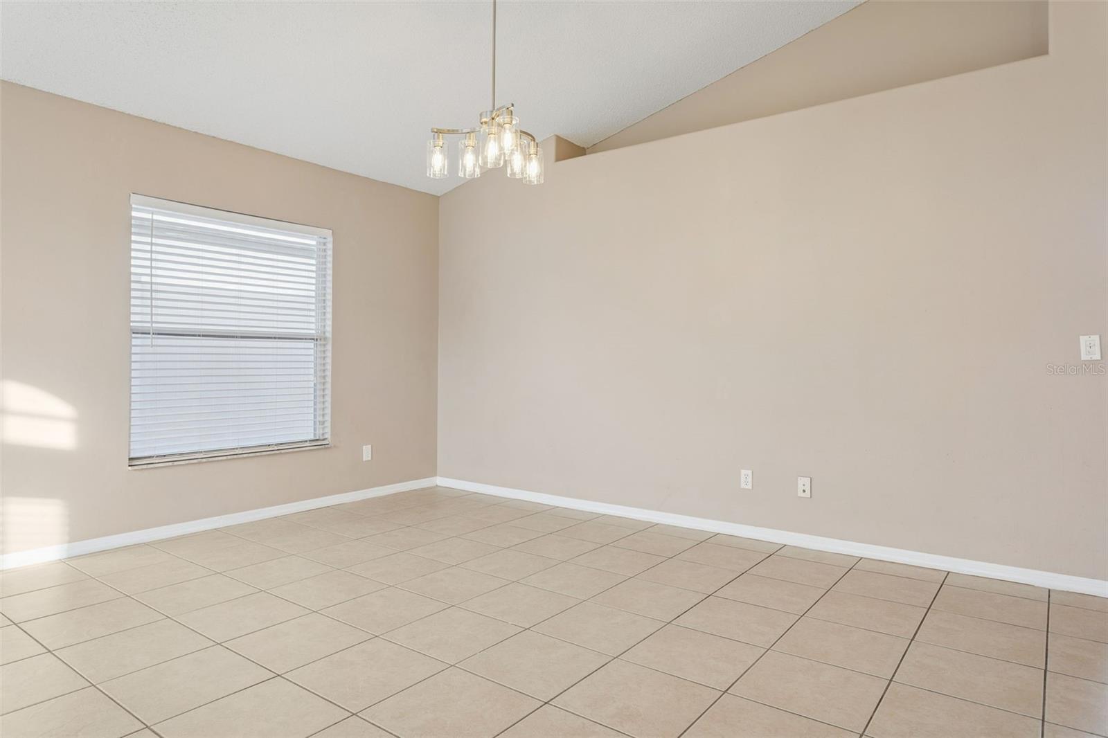 Listing photo id 3 for 29233 Birds Eye Drive