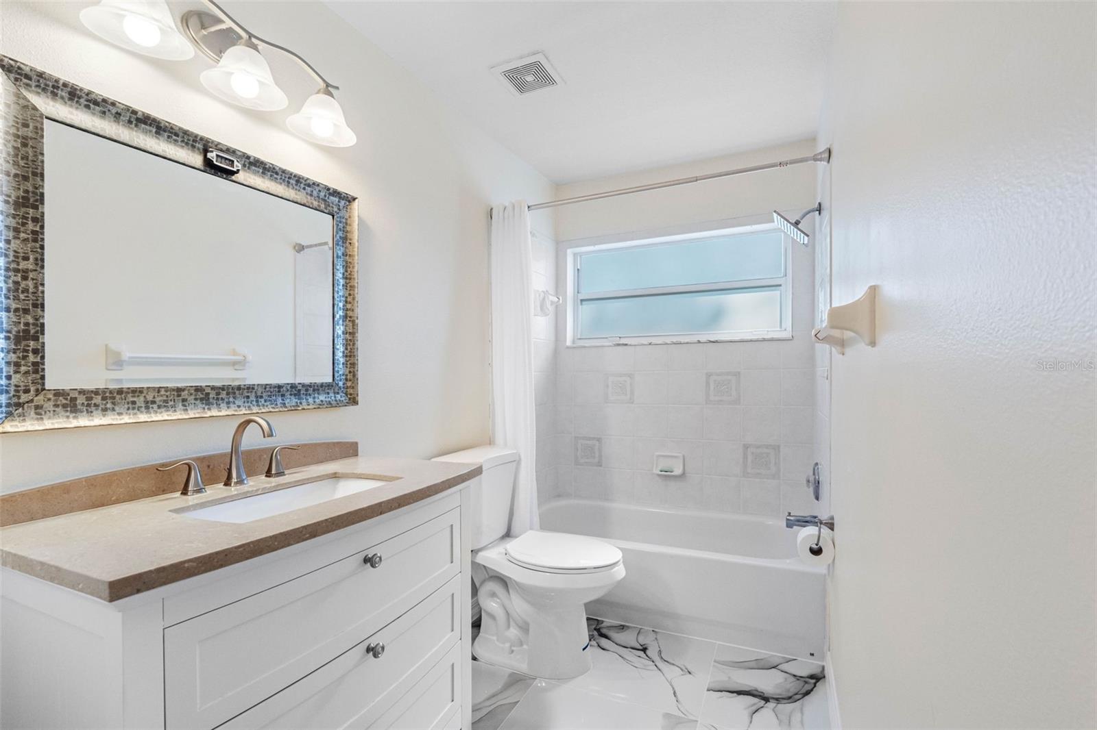 Listing photo id 18 for 9336 Tooke Shore Drive