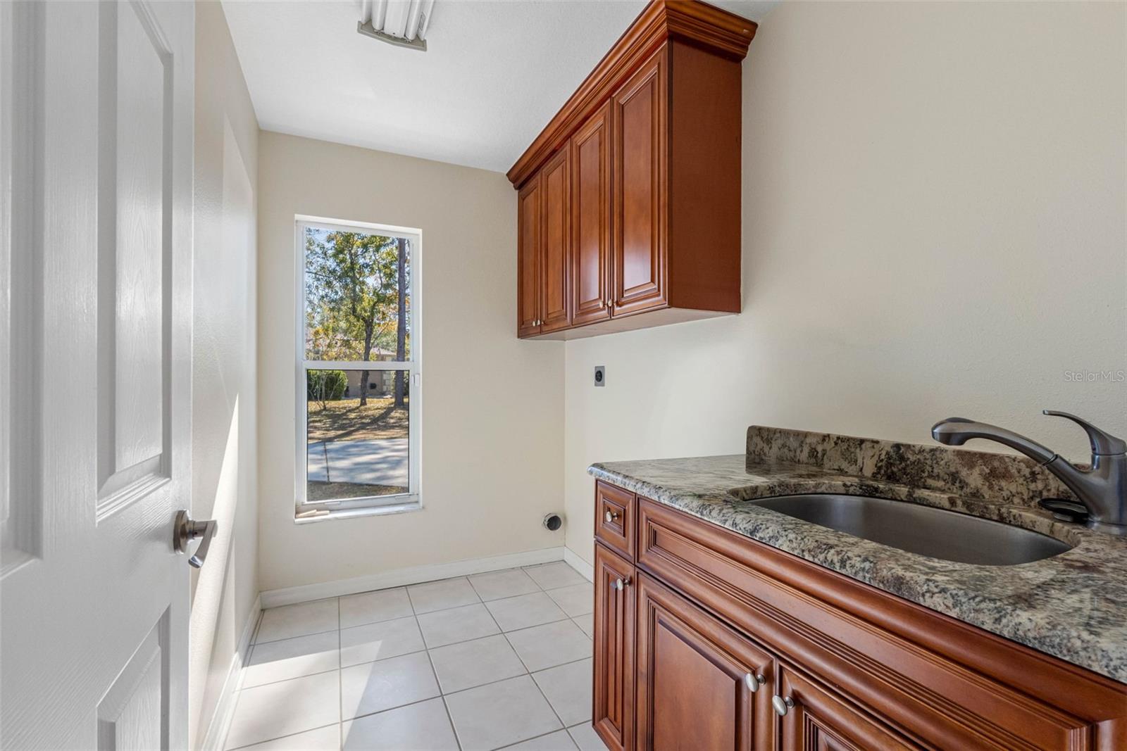 Listing photo id 21 for 9336 Tooke Shore Drive