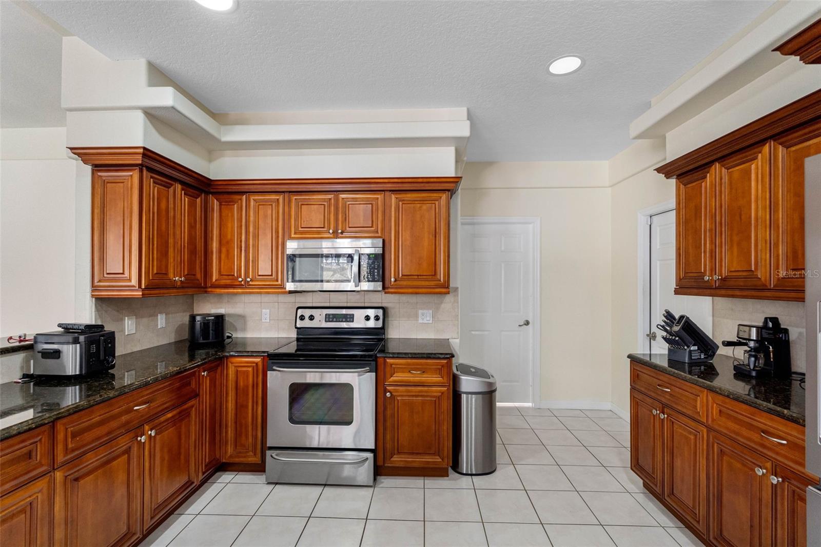 Listing photo id 5 for 9336 Tooke Shore Drive