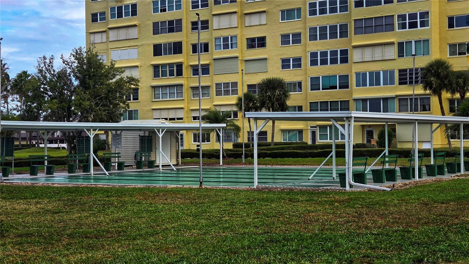 Image 13 of 29 For 4550 Cove Circle 406