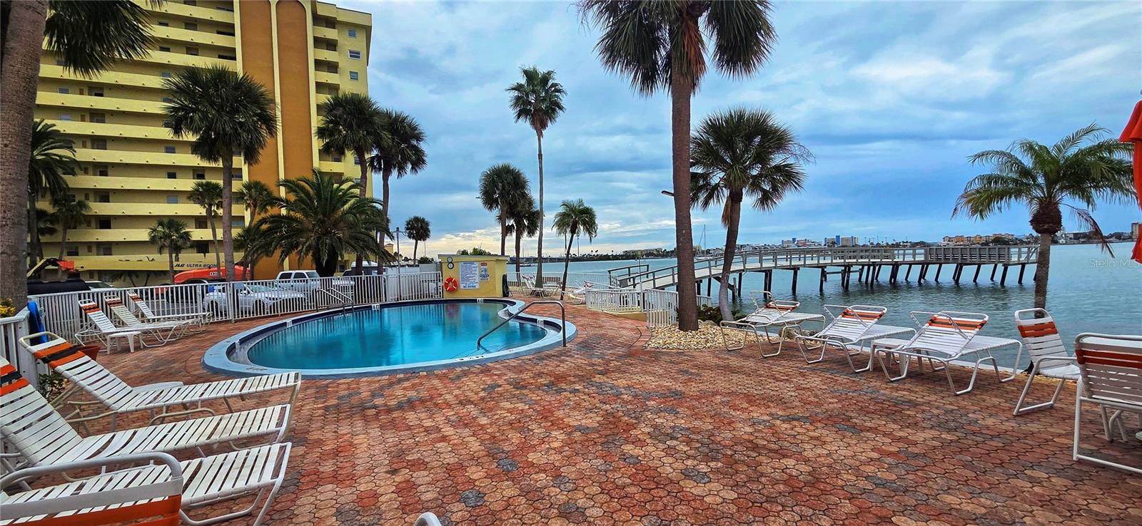 Image 21 of 29 For 4550 Cove Circle 406