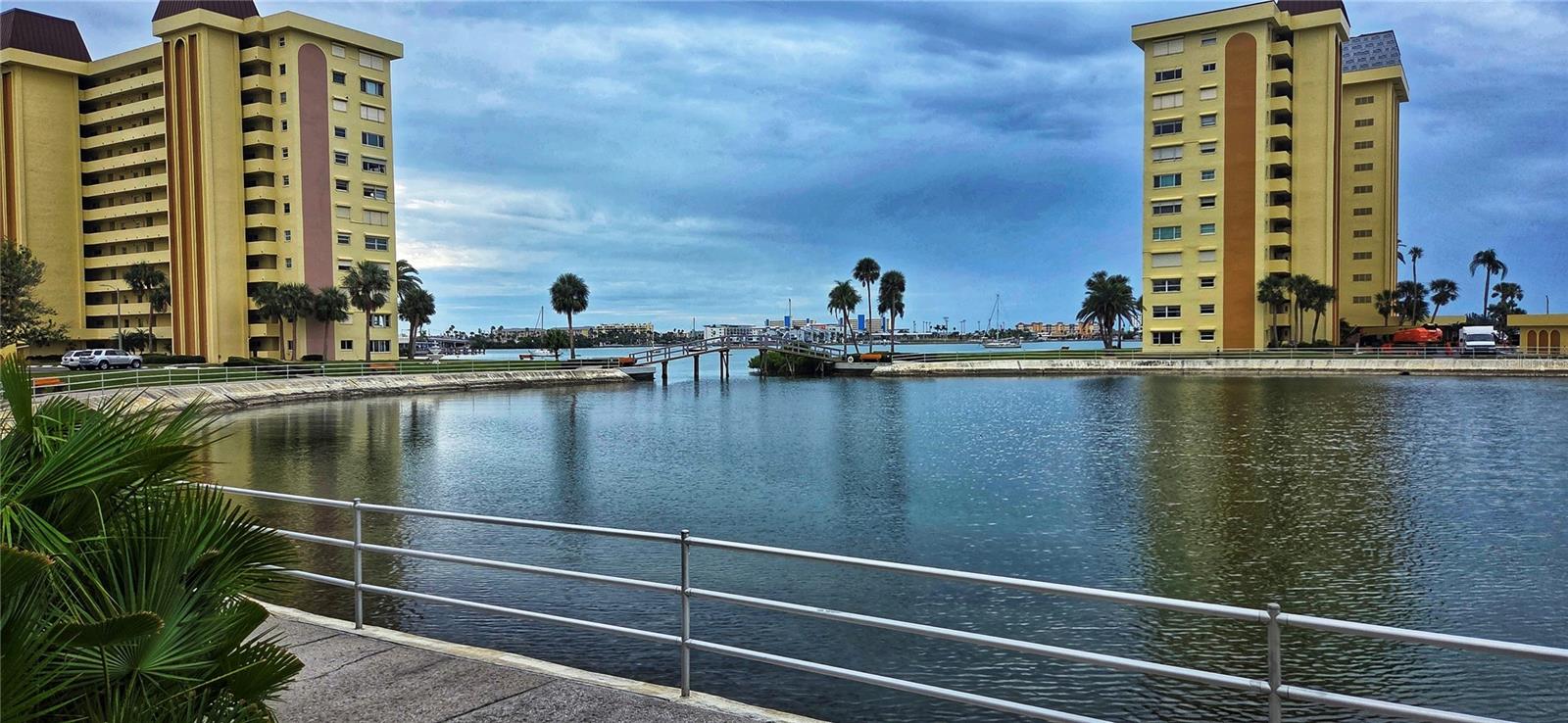 Image 23 of 29 For 4550 Cove Circle 406