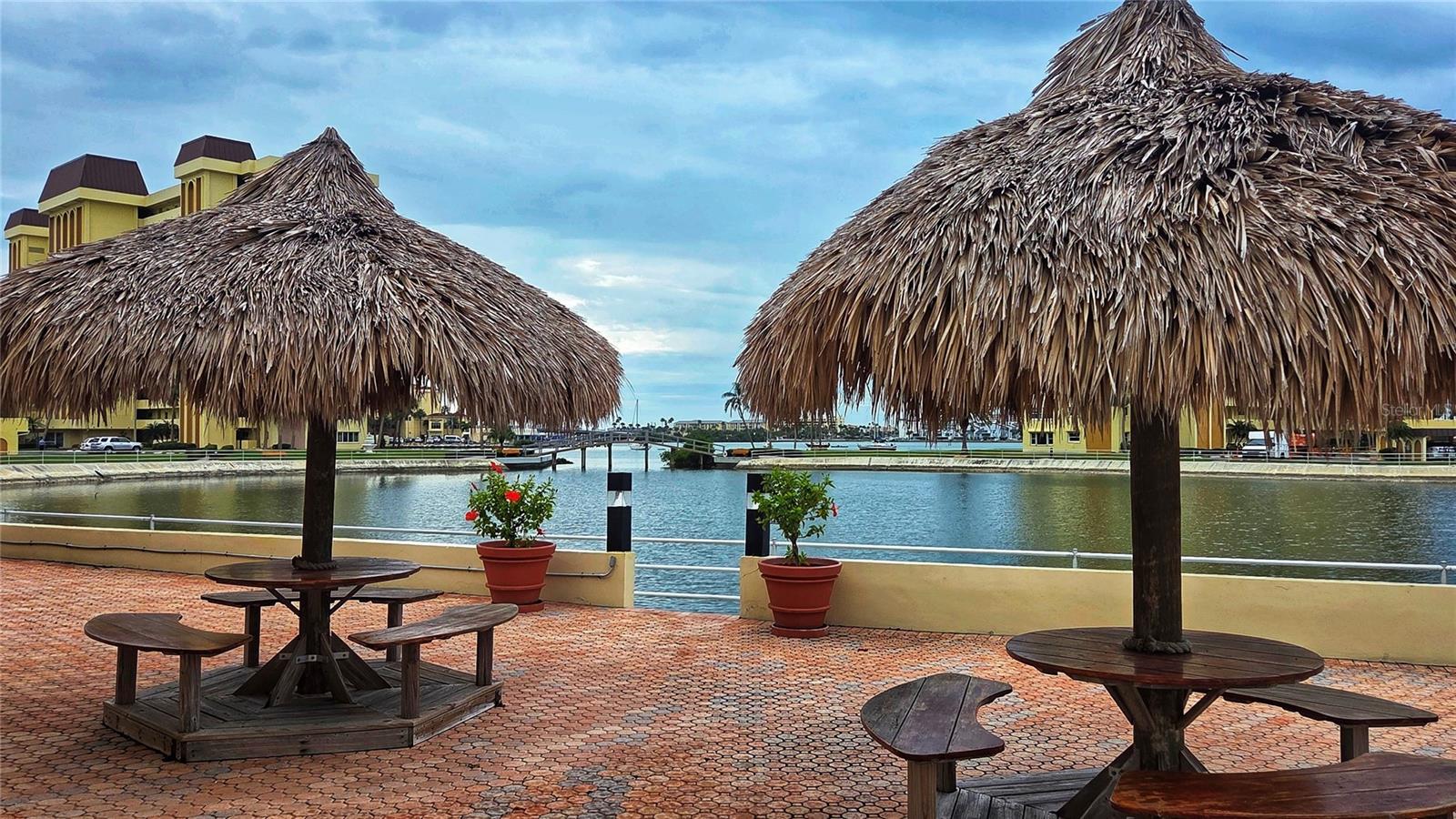 Image 24 of 29 For 4550 Cove Circle 406