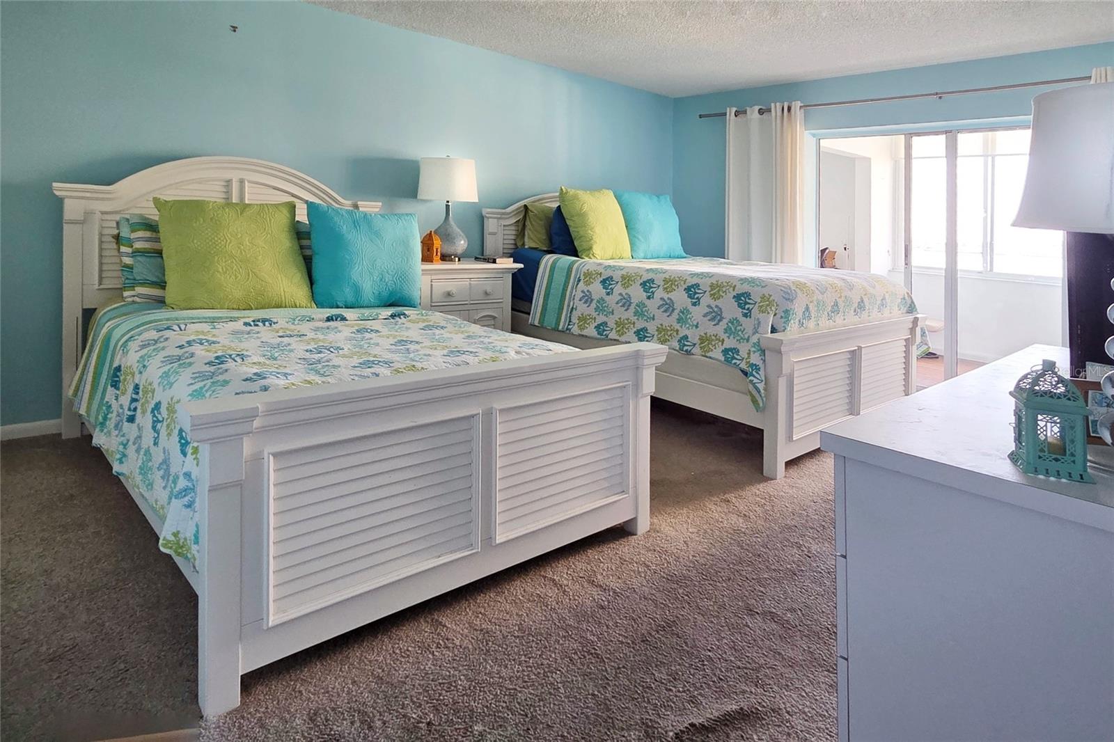 Image 4 of 29 For 4550 Cove Circle 406