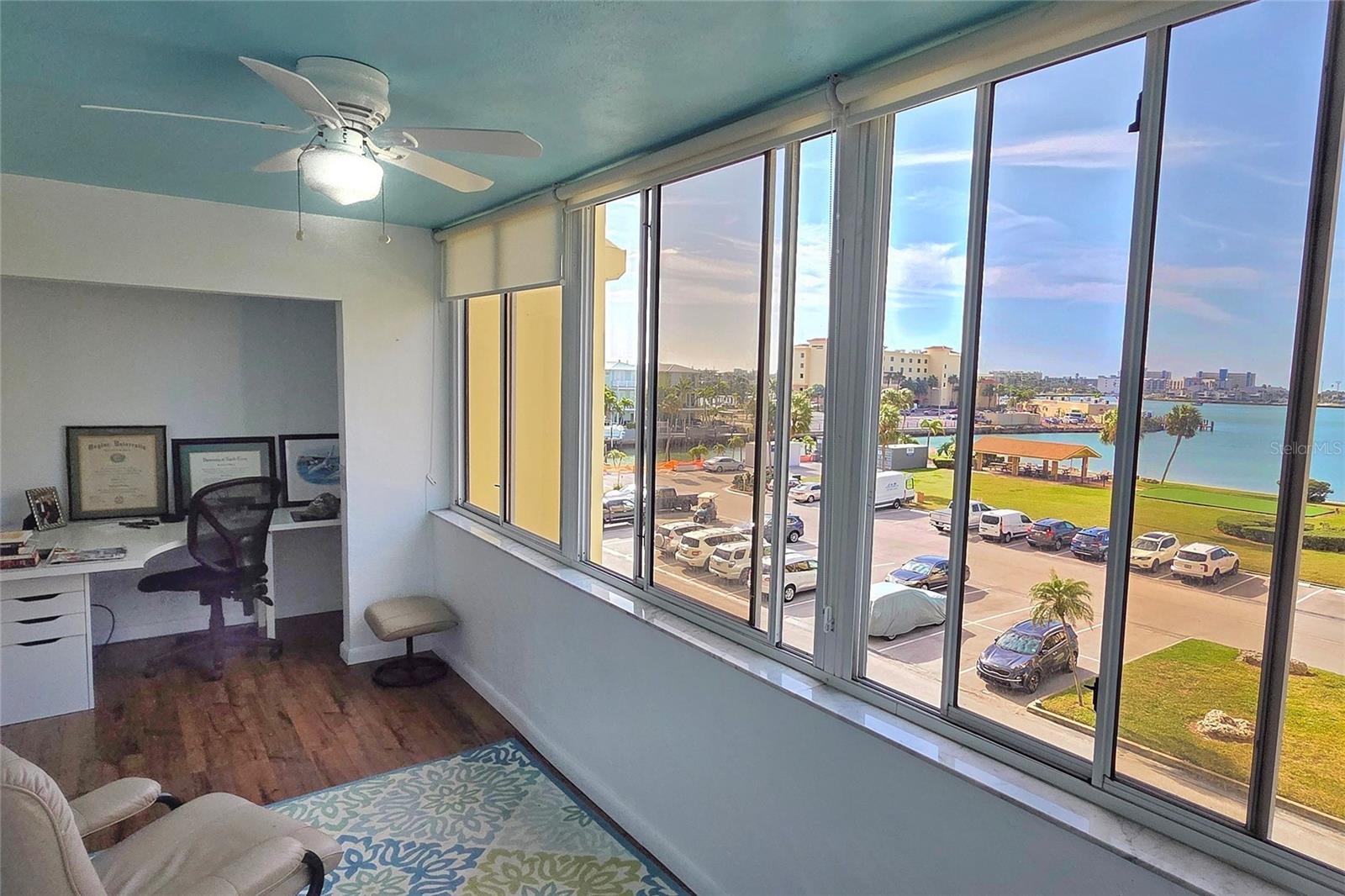 Image 7 of 29 For 4550 Cove Circle 406