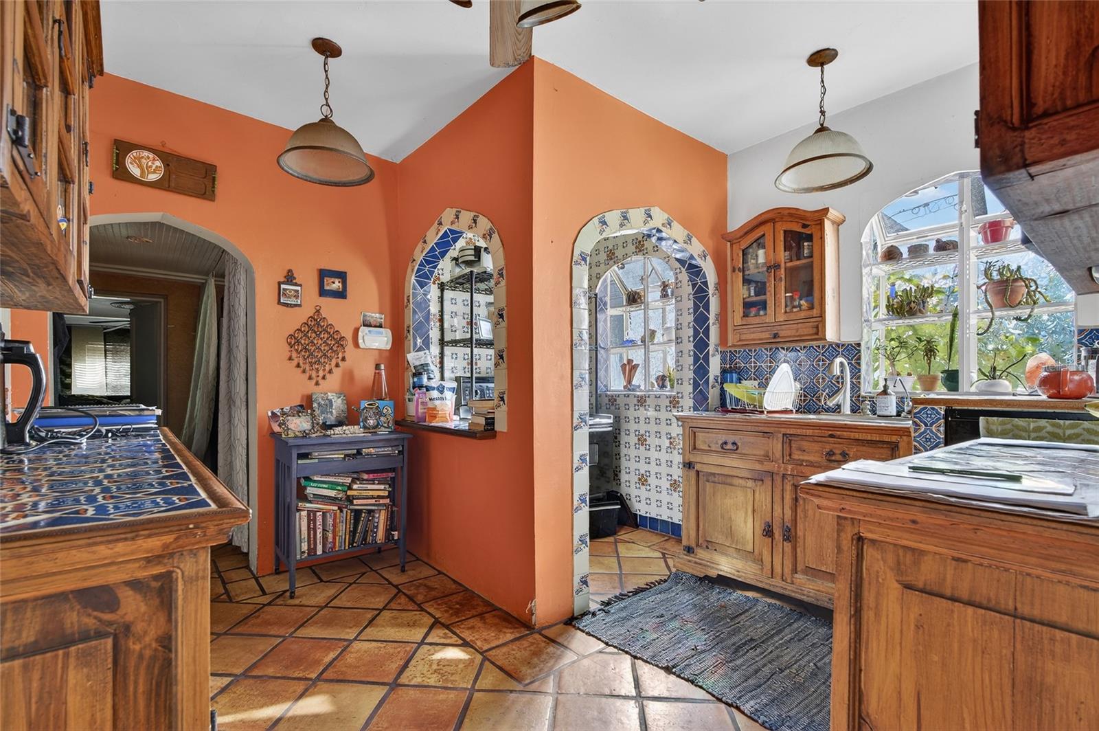 Listing photo id 9 for 1321 28th Street N