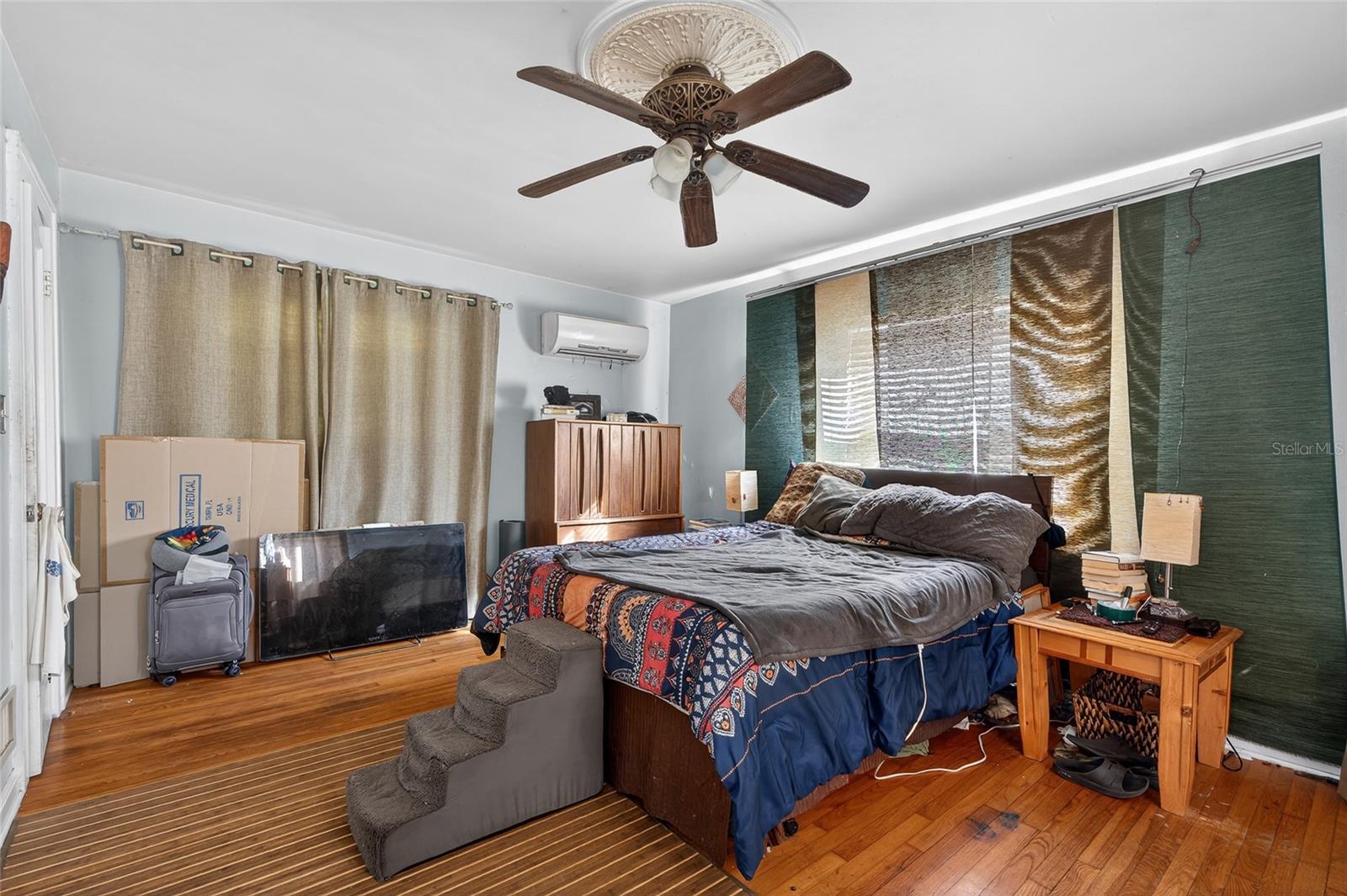 Listing photo id 11 for 1321 28th Street N