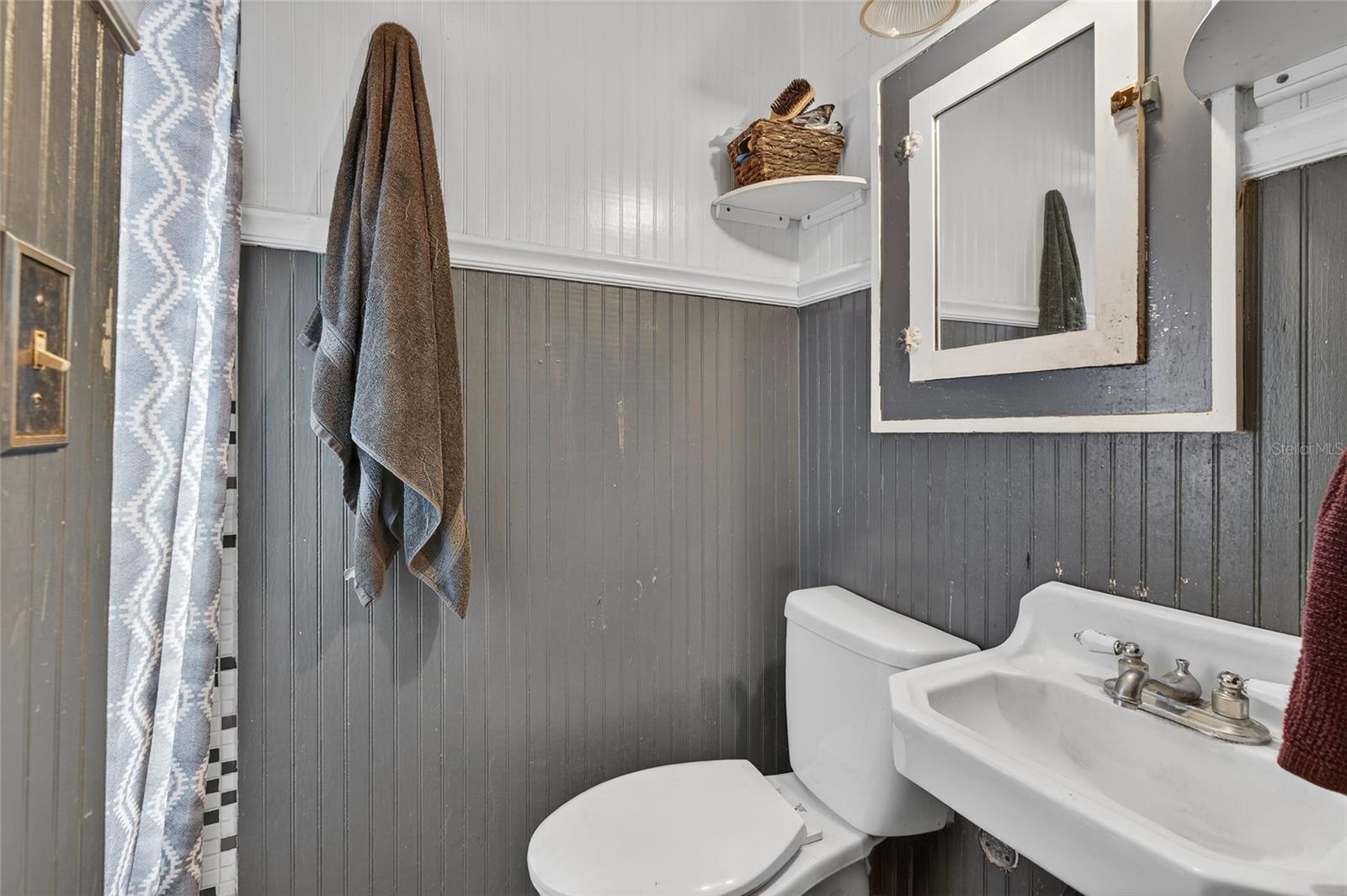 Listing photo id 12 for 1321 28th Street N