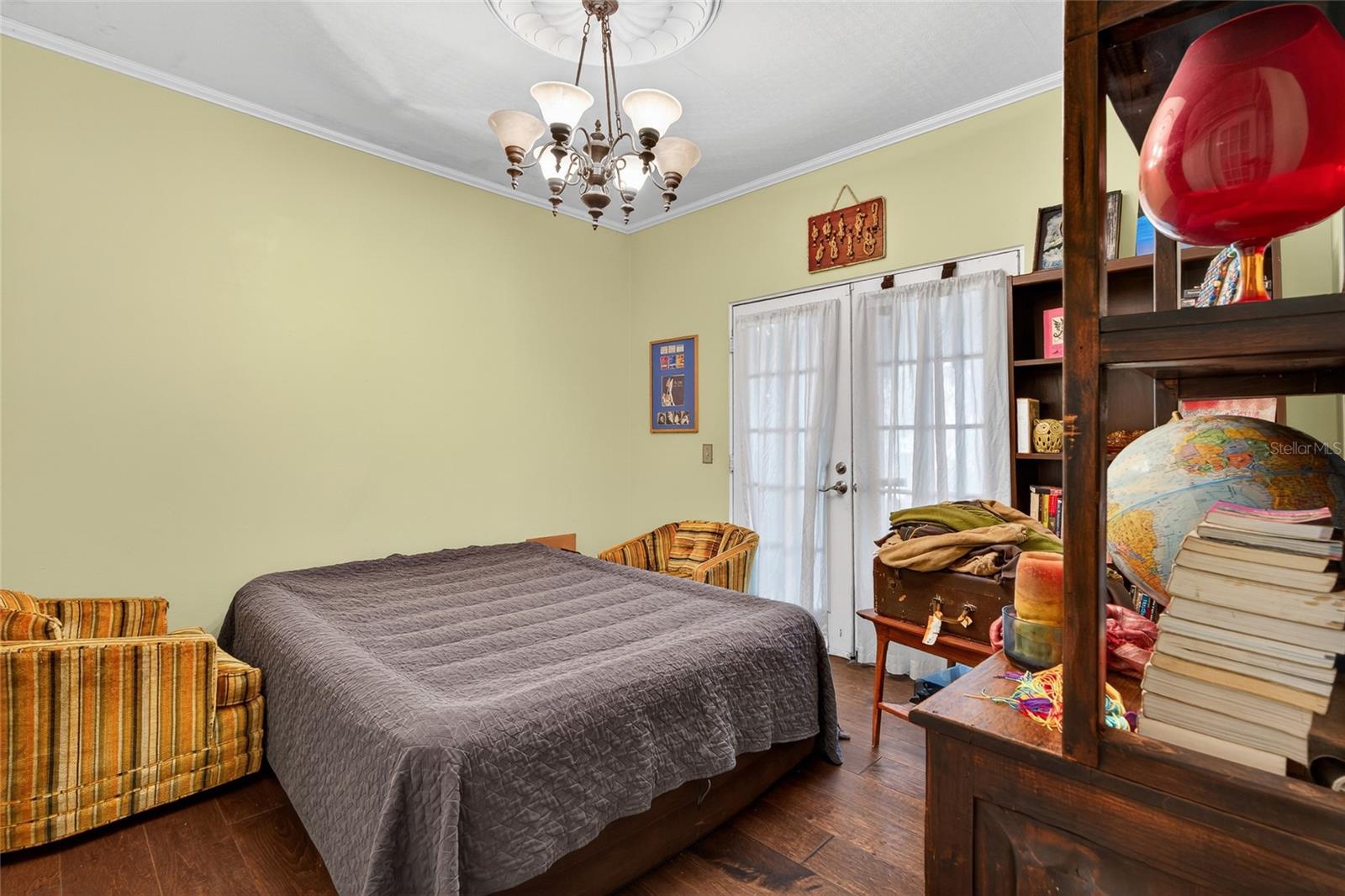 Listing photo id 14 for 1321 28th Street N