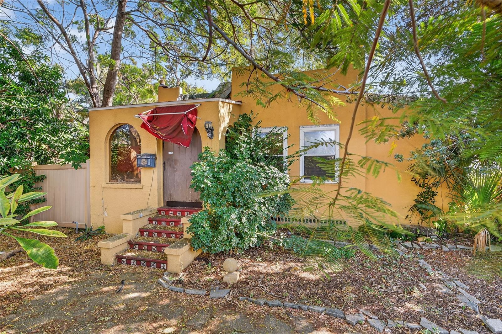 Listing photo id 3 for 1321 28th Street N