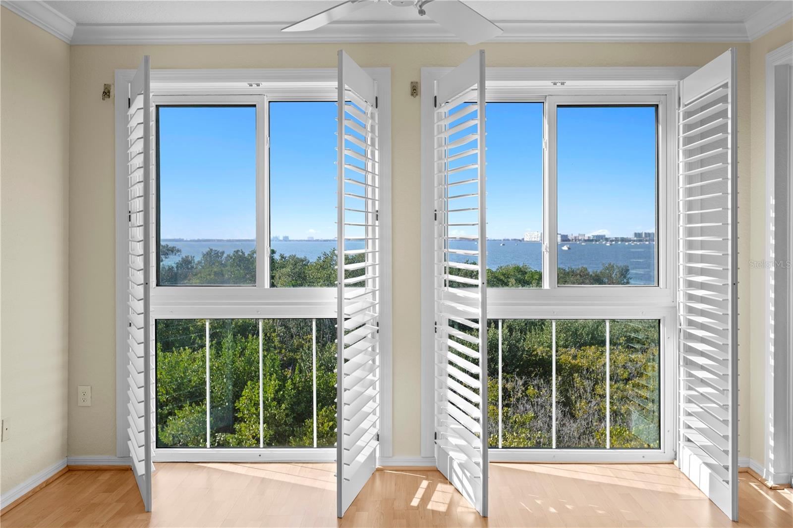 Image 10 of 62 For 4737 Dolphin Cay Lane S 207