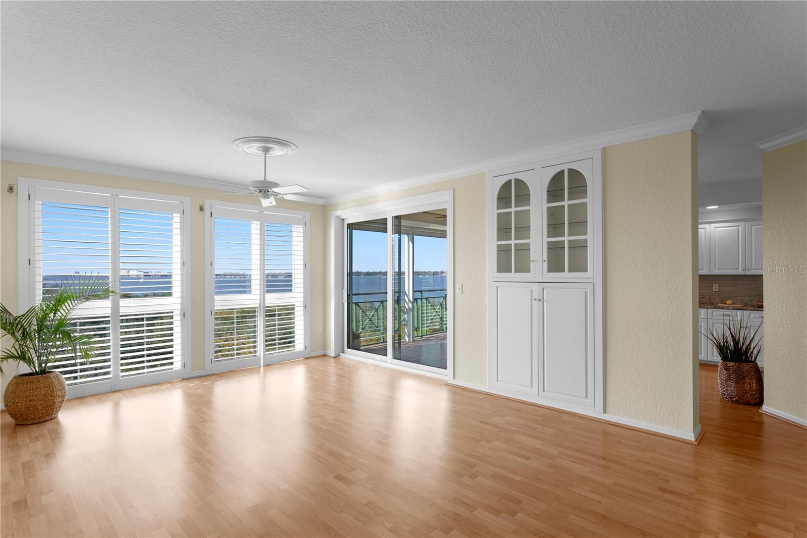 Image 11 of 62 For 4737 Dolphin Cay Lane S 207