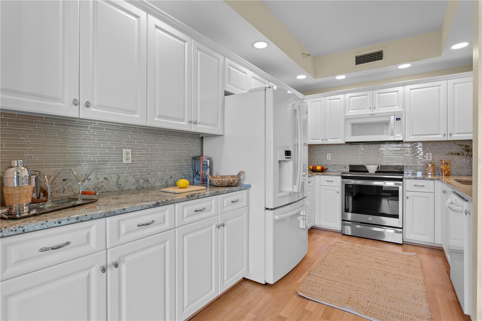 Image 16 of 62 For 4737 Dolphin Cay Lane S 207